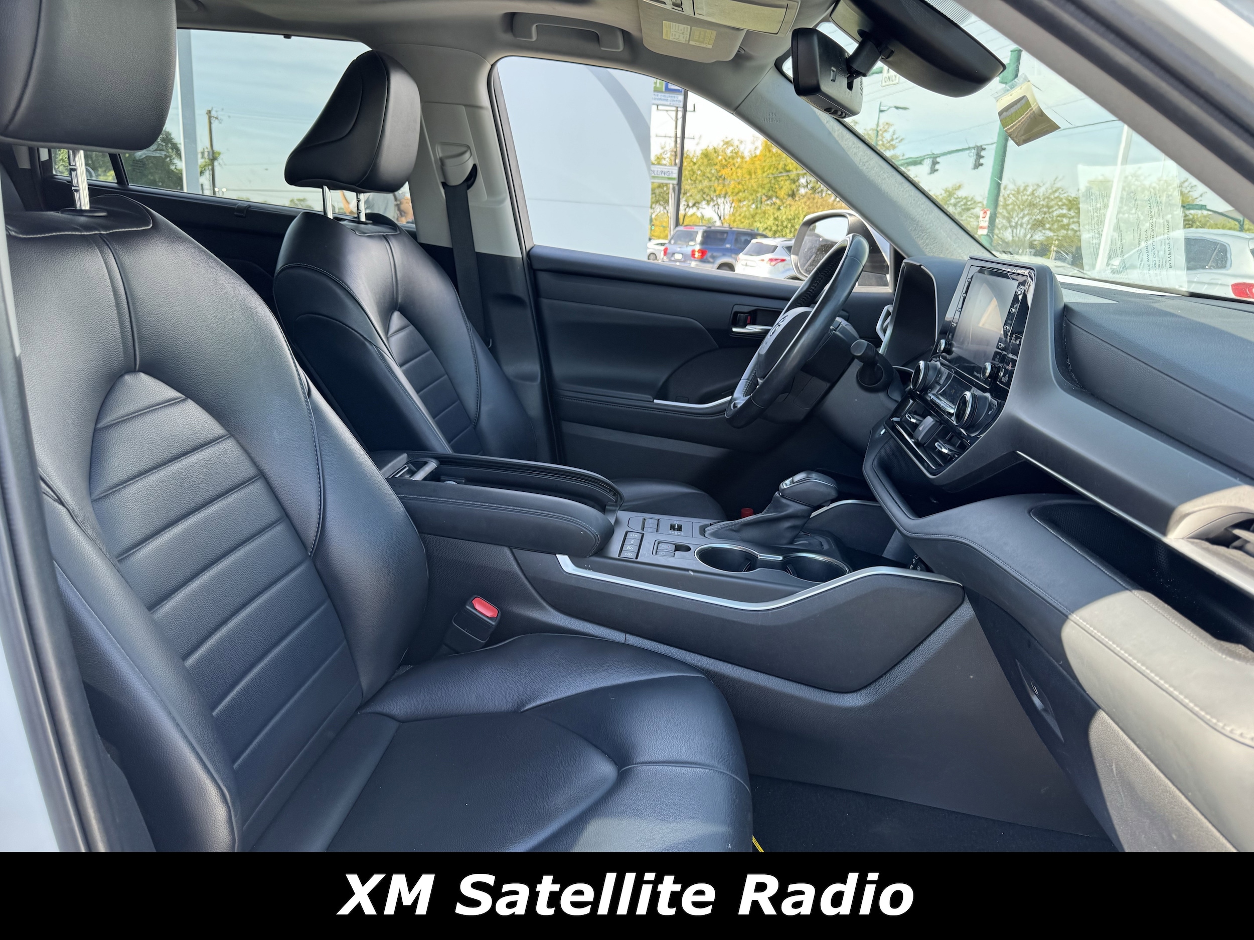 2022 Toyota Highlander XLE photo 3