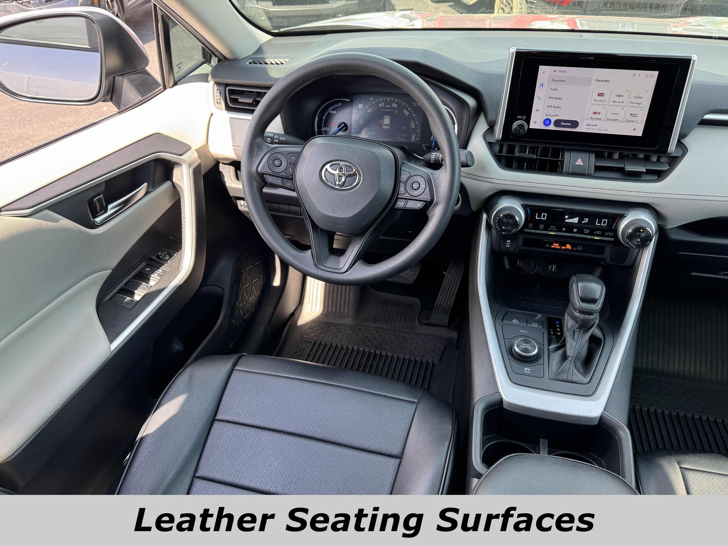 2024 Toyota RAV4 Hybrid XLE photo 4
