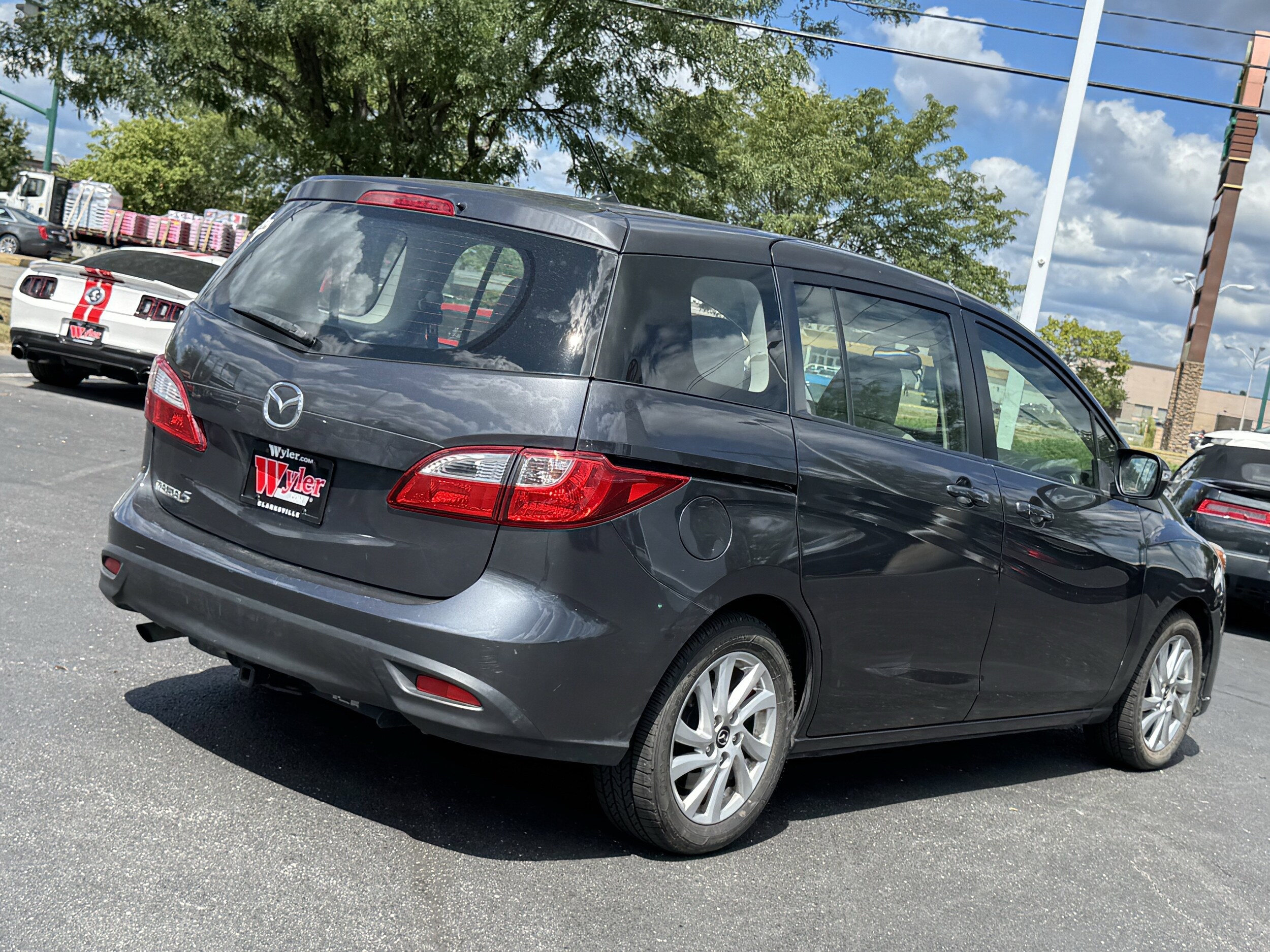 2014 Mazda Mazda5 Sport photo 3