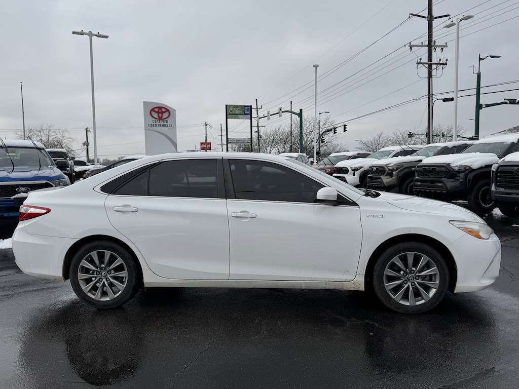 Used 2017 Toyota Camry Hybrid Sedan