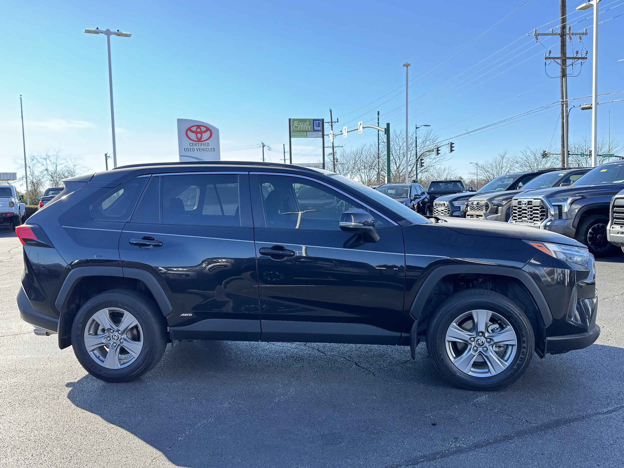 2024 Toyota RAV4 Hybrid XLE photo 2