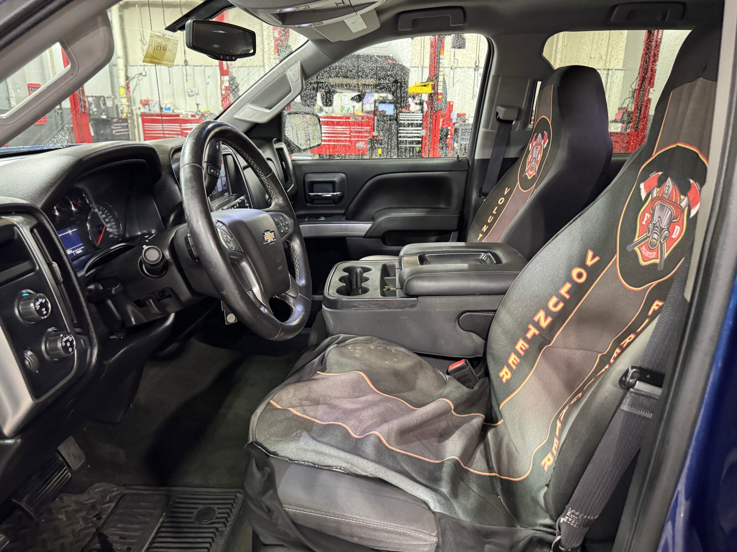 2017 Chevrolet Silverado 1500 LT photo 3