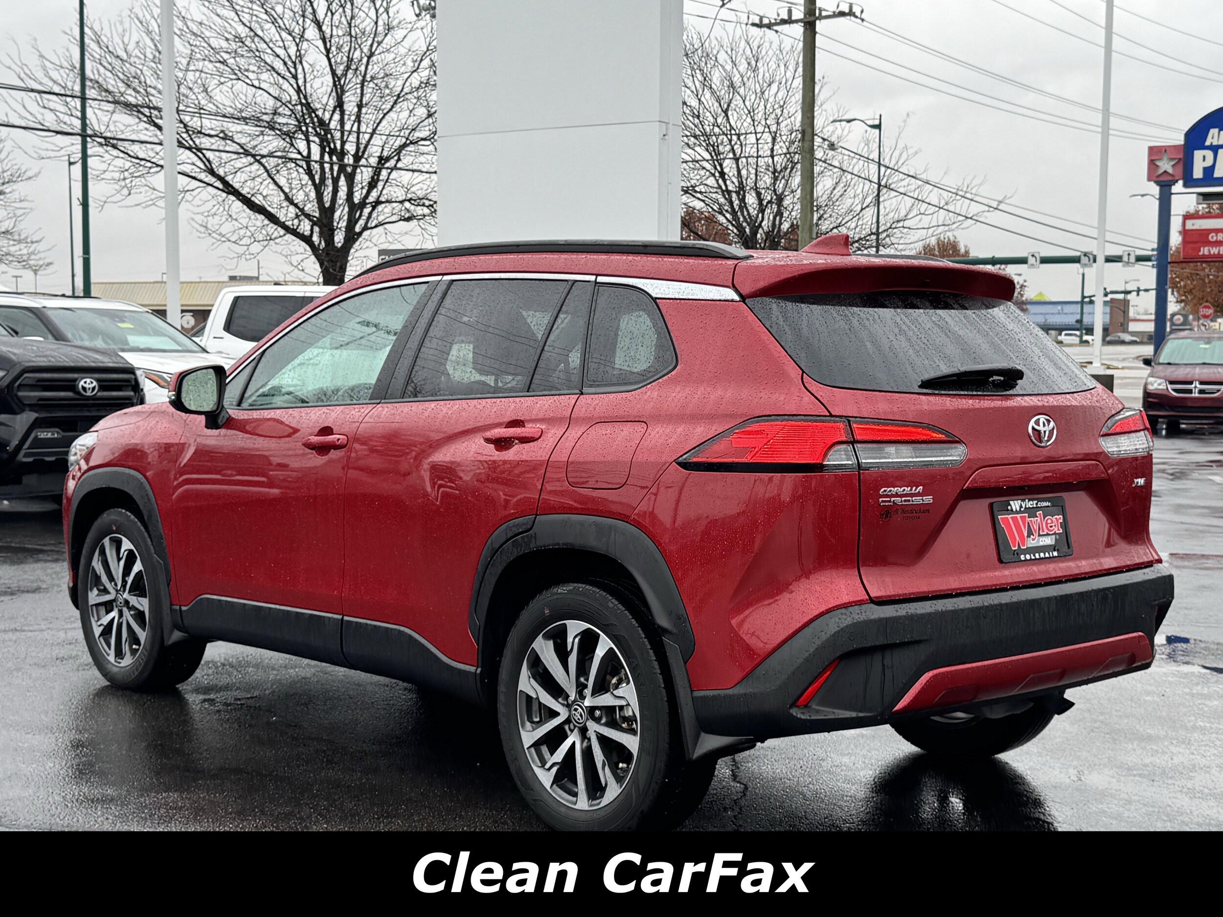 2023 Toyota Corolla Cross XLE photo 2