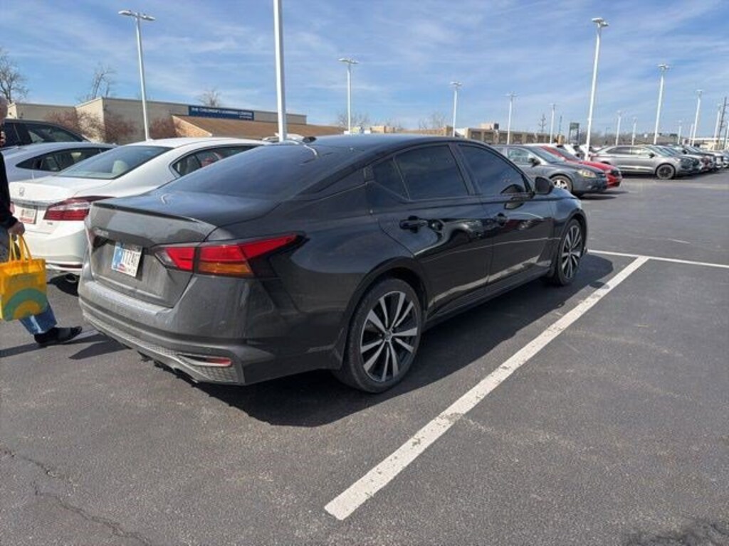 Used 2022 Nissan Altima 2.5 SR Sedan