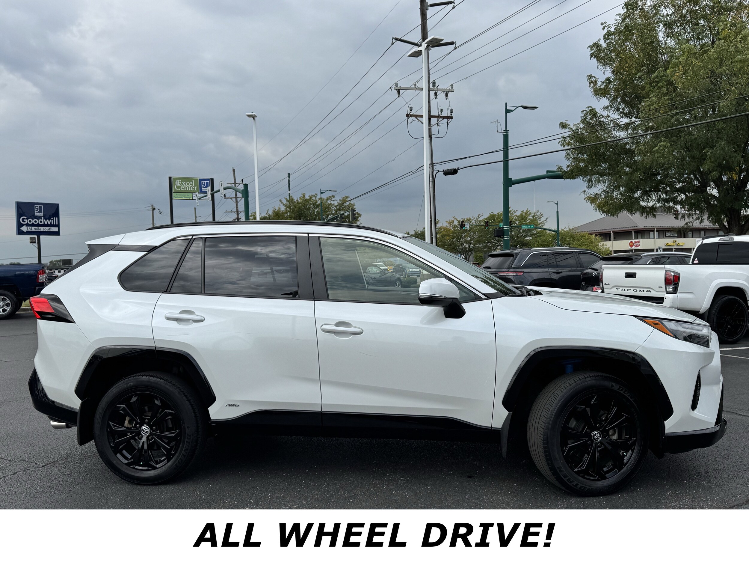 2023 Toyota RAV4 Hybrid SE photo 2