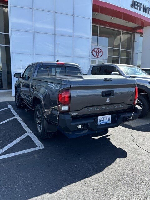 2019 Toyota Tacoma 4x4 photo 4