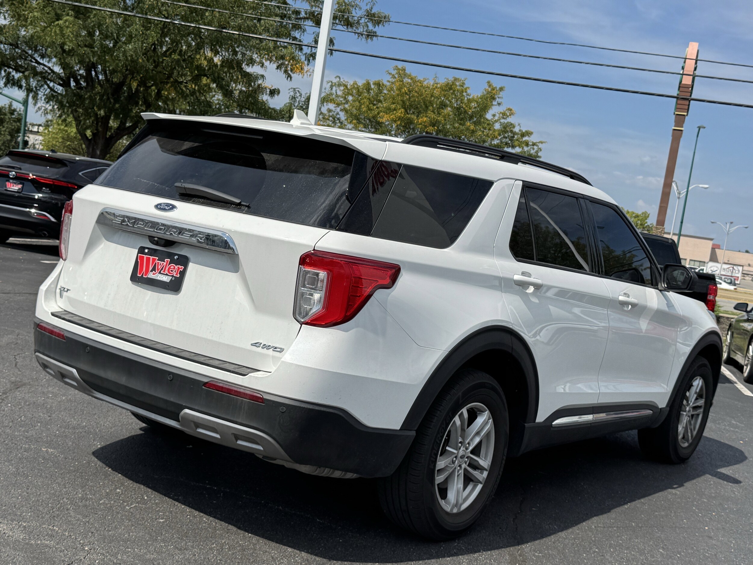 2023 Ford Explorer XLT photo 2