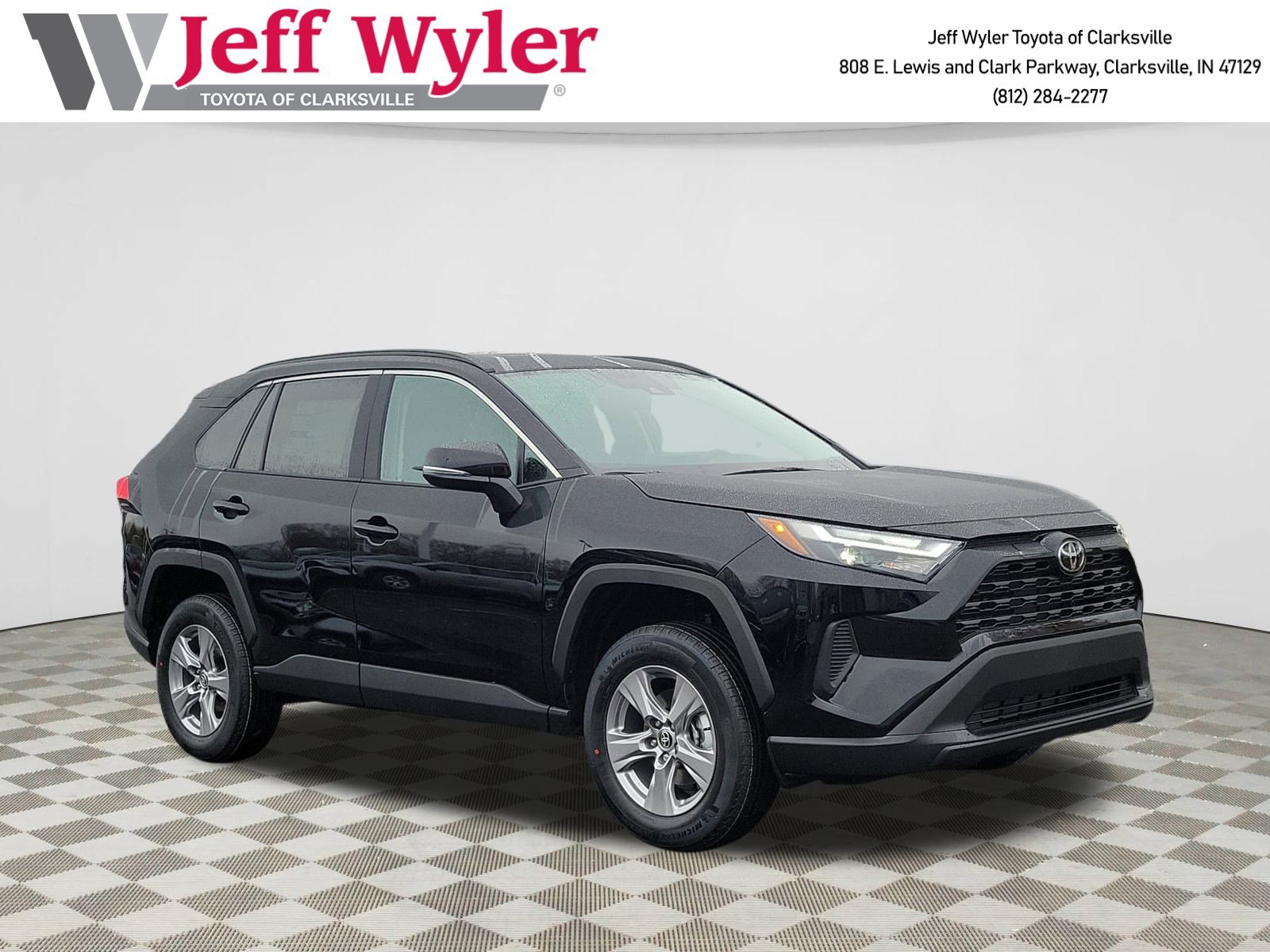 2025 Toyota RAV4 XLE's photo