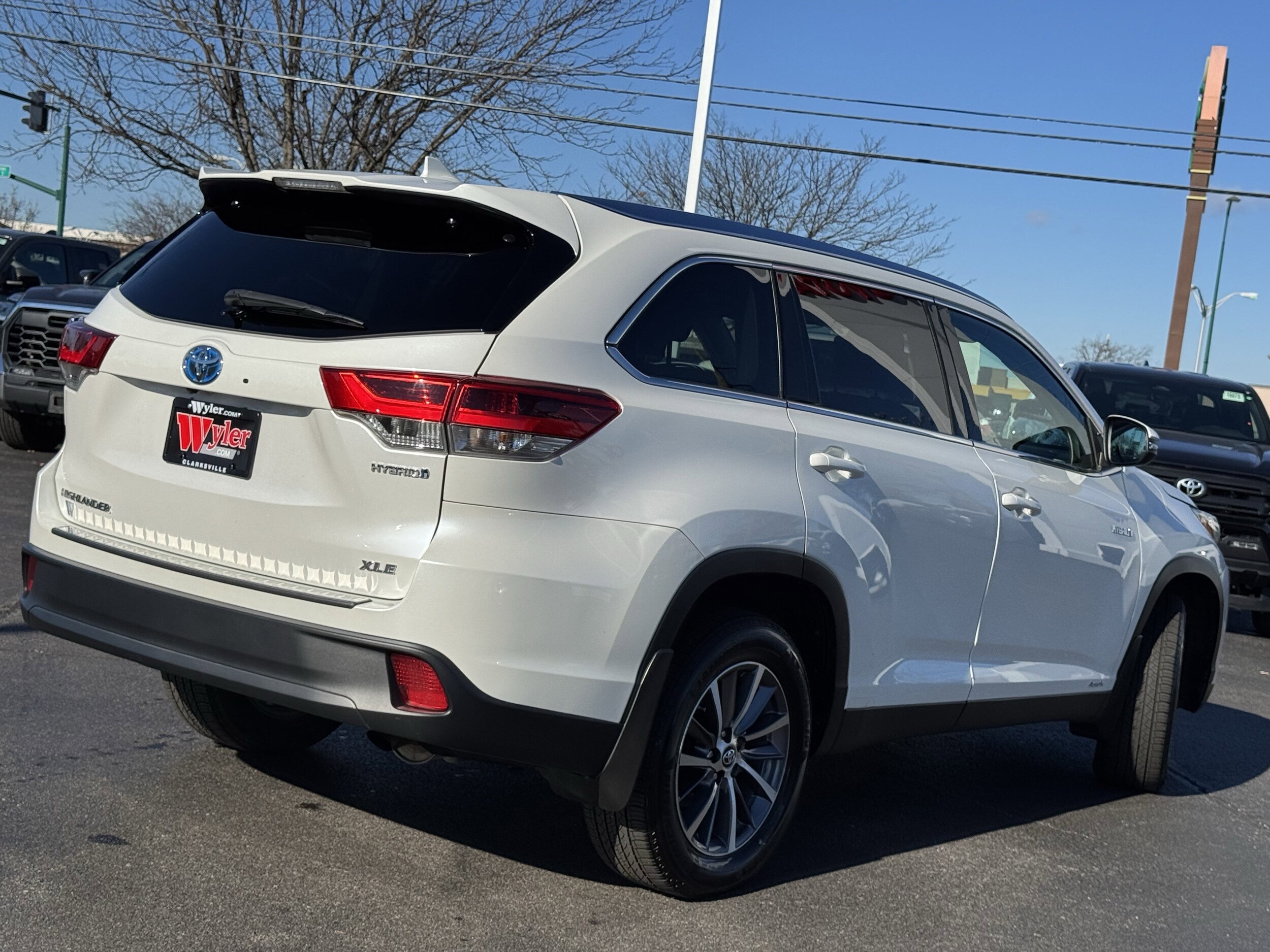 2019 Toyota Highlander Hybrid XLE photo 3