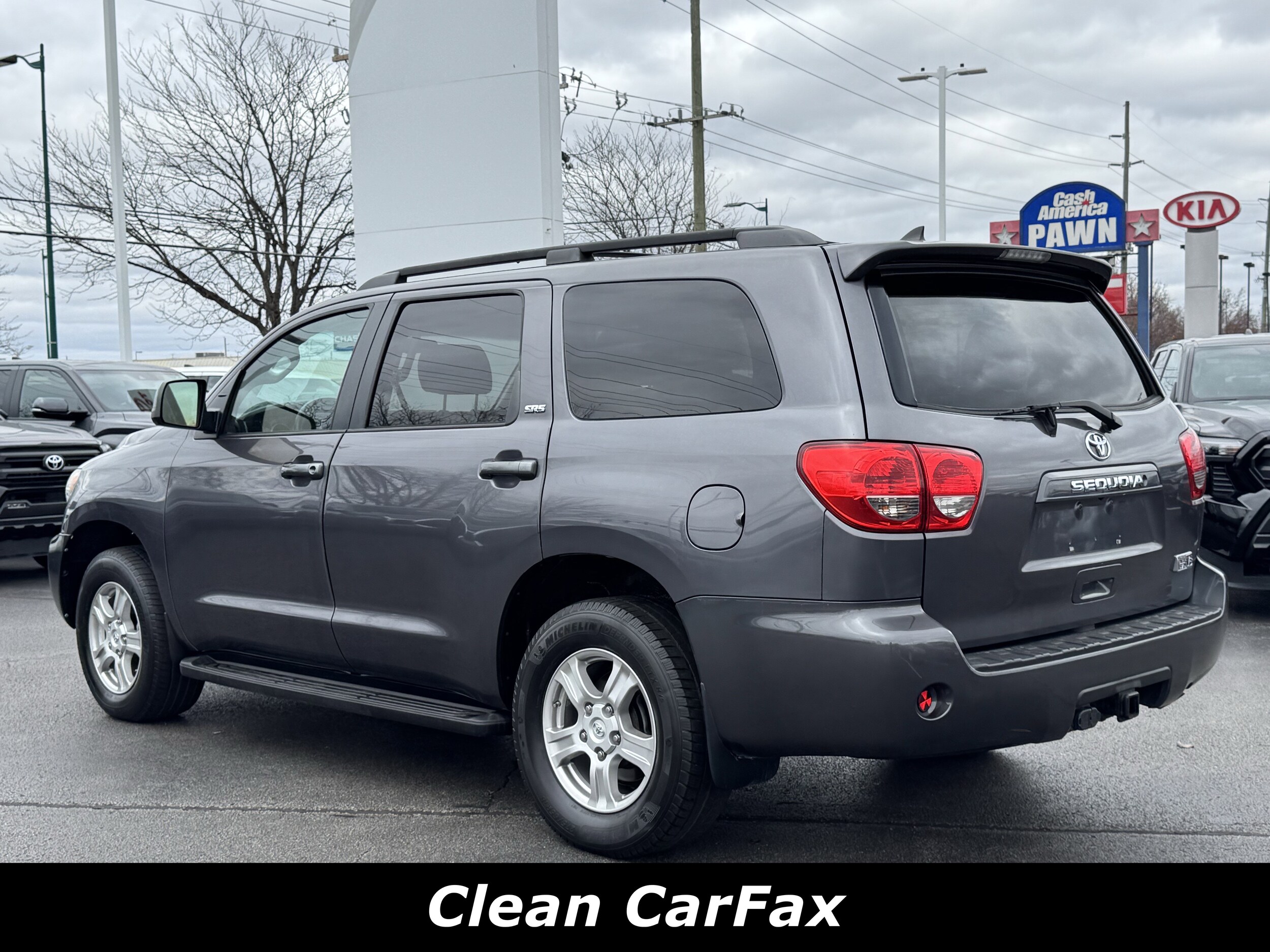 2014 Toyota Sequoia SR5 photo 2