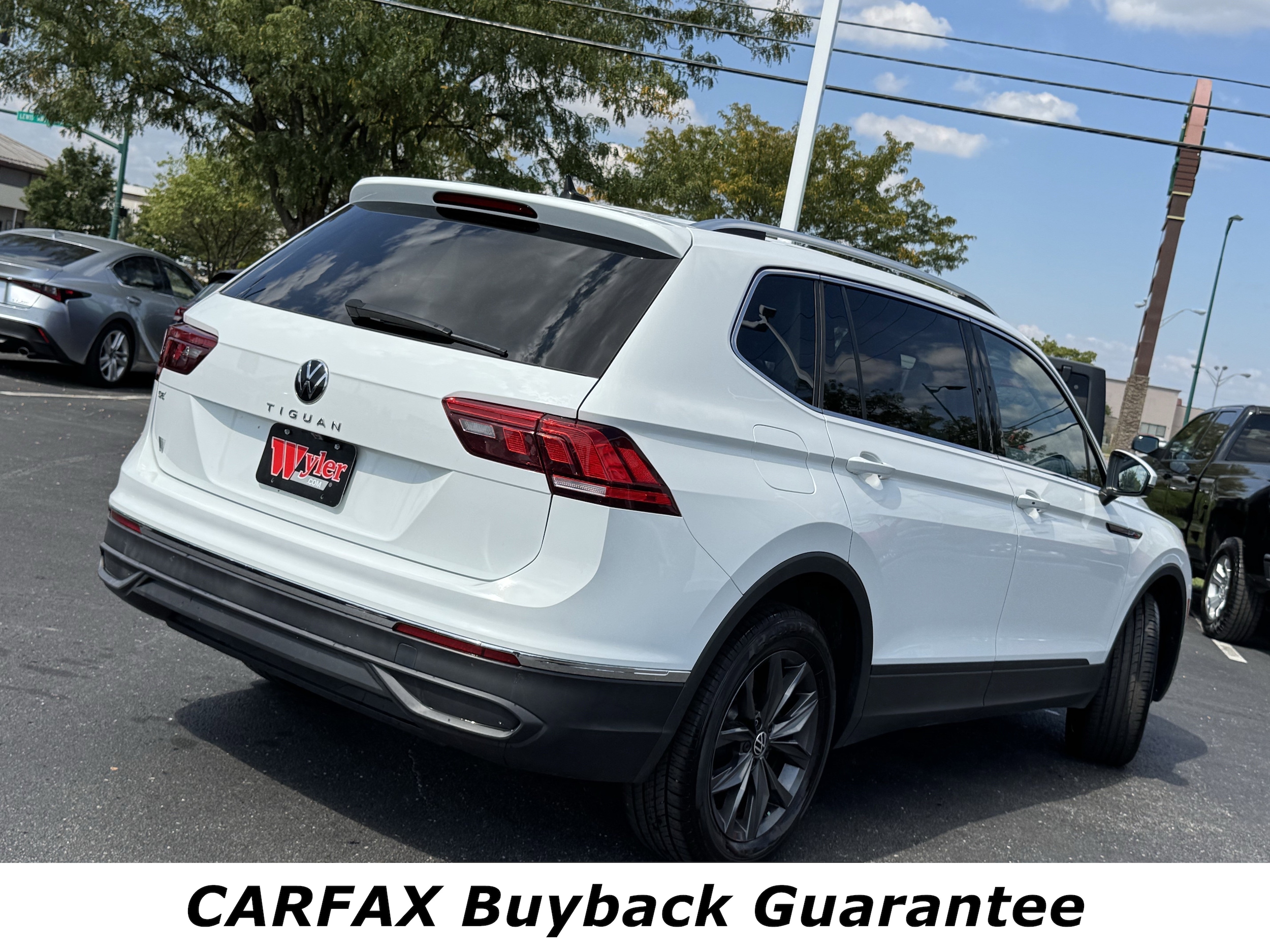 2024 Volkswagen Tiguan SE Wolfsburg Edition photo 2
