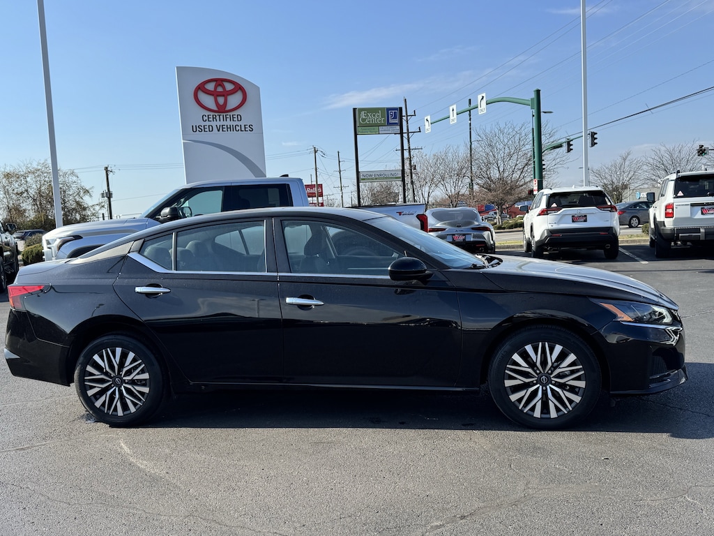 Used 2023 Nissan Altima 2.5 SV Sedan