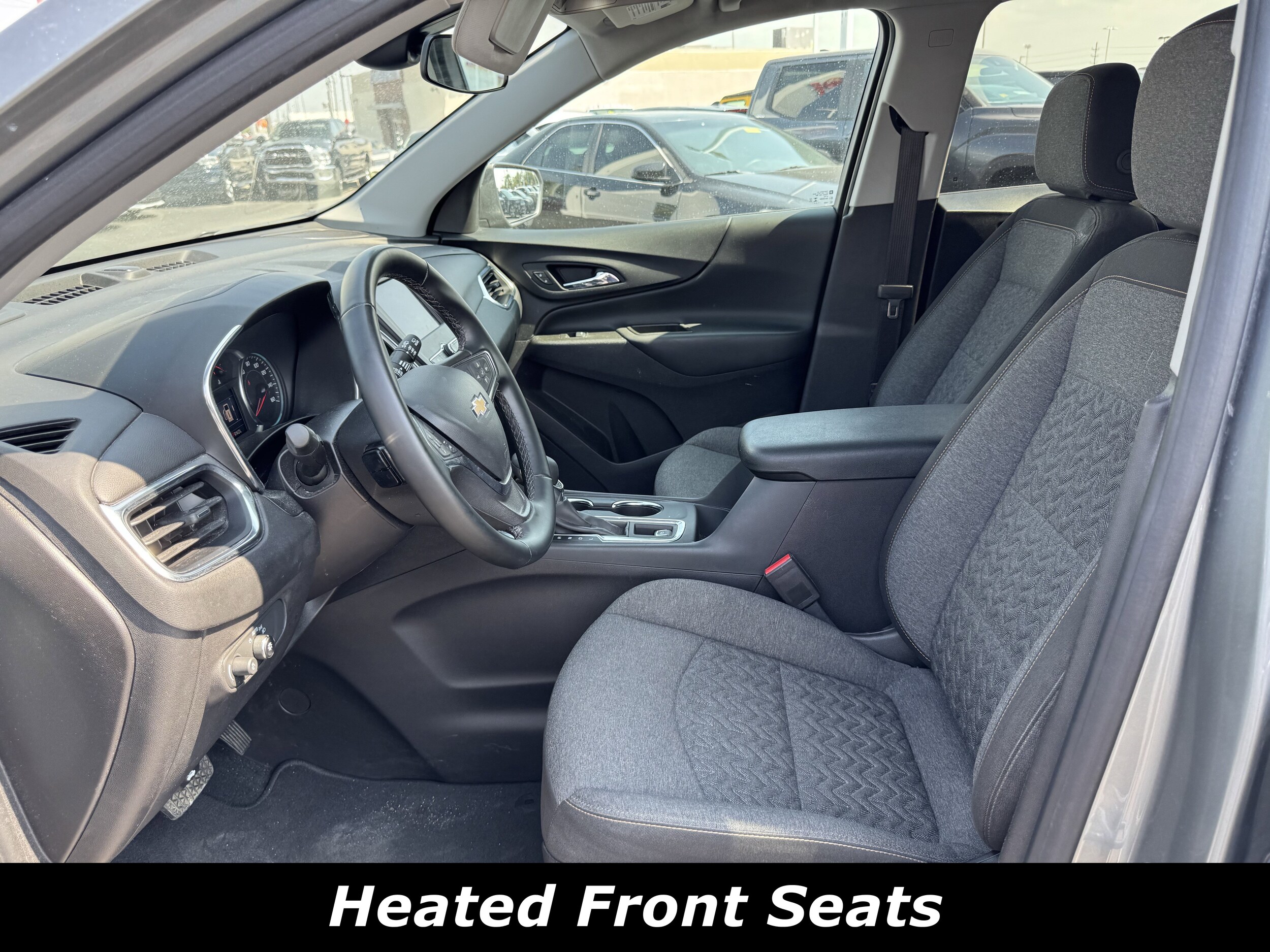 2024 Chevrolet Equinox photo 3