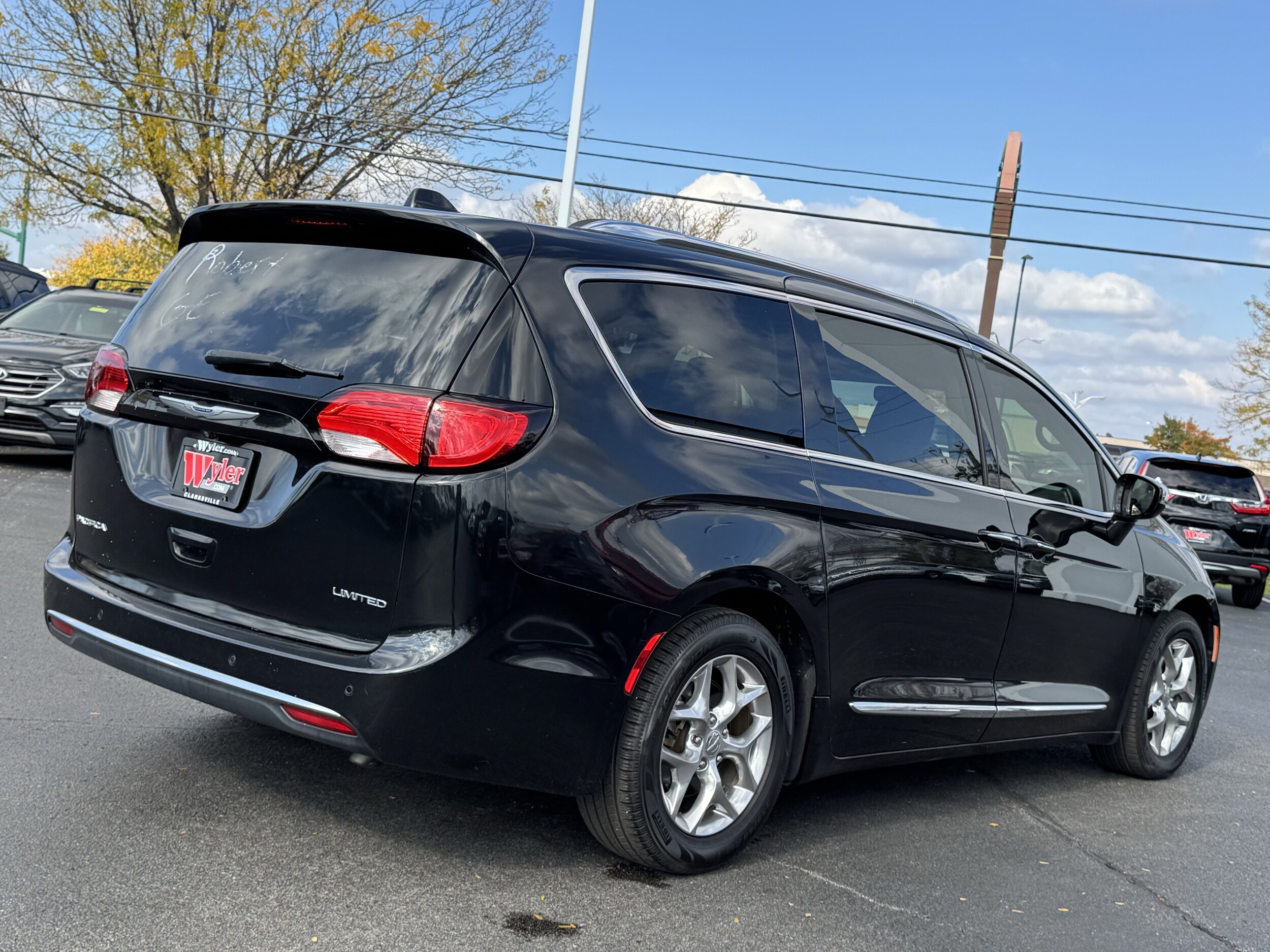 2019 Chrysler Pacifica Limited photo 3