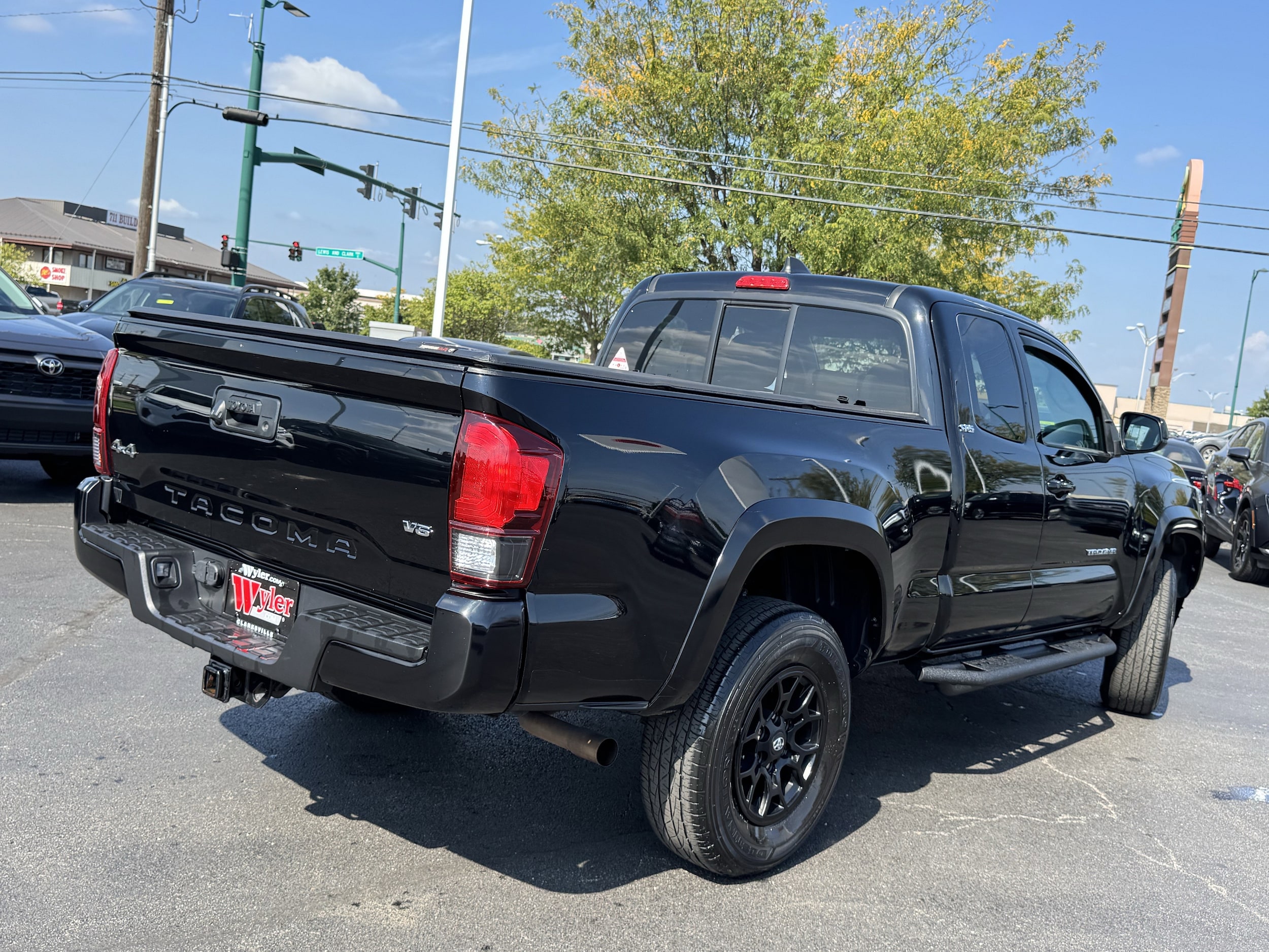 2022 Toyota Tacoma SR5 V6 photo 2
