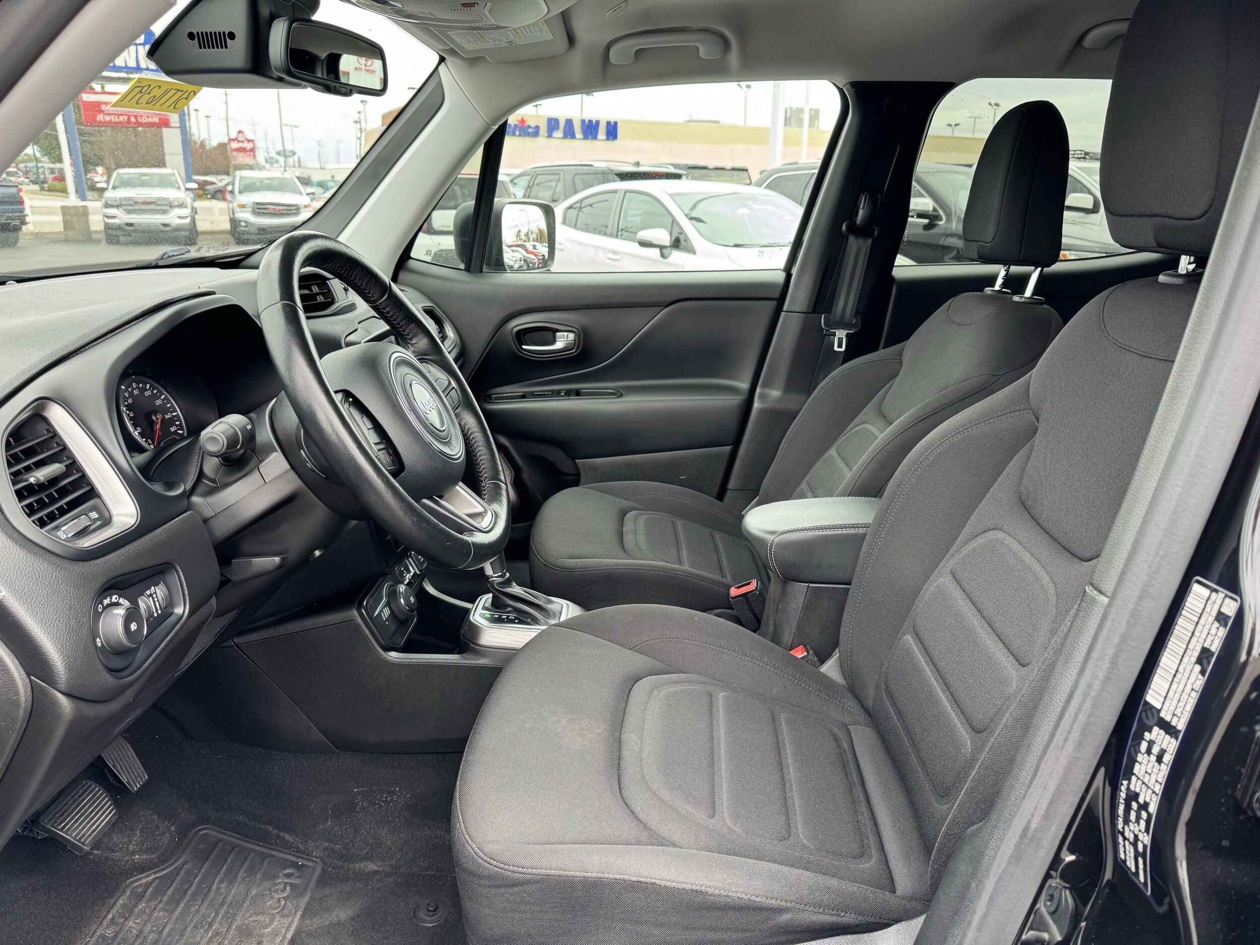 2022 Jeep Renegade Latitude photo 3