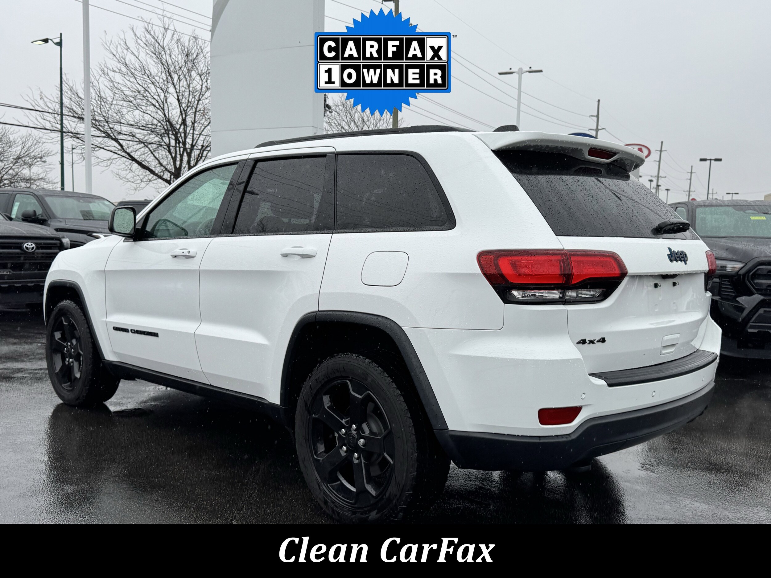 2020 Jeep Grand Cherokee Laredo photo 2