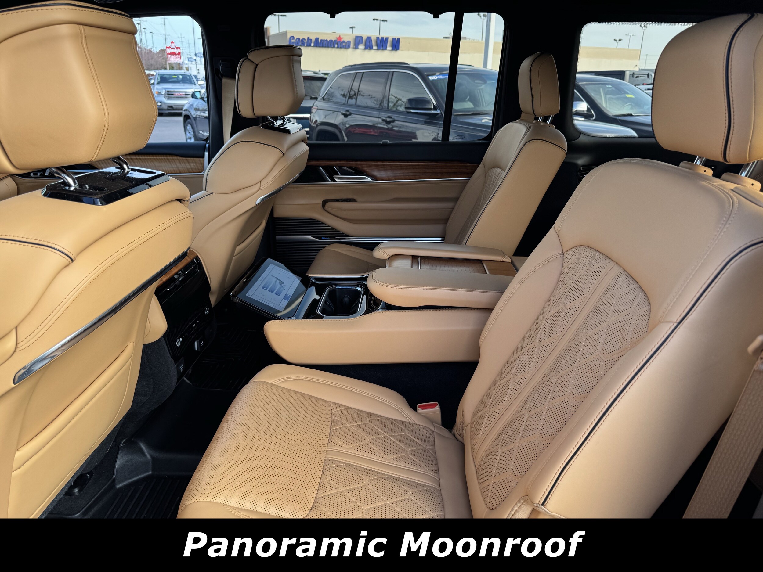 2022 Jeep Grand Wagoneer III photo 3