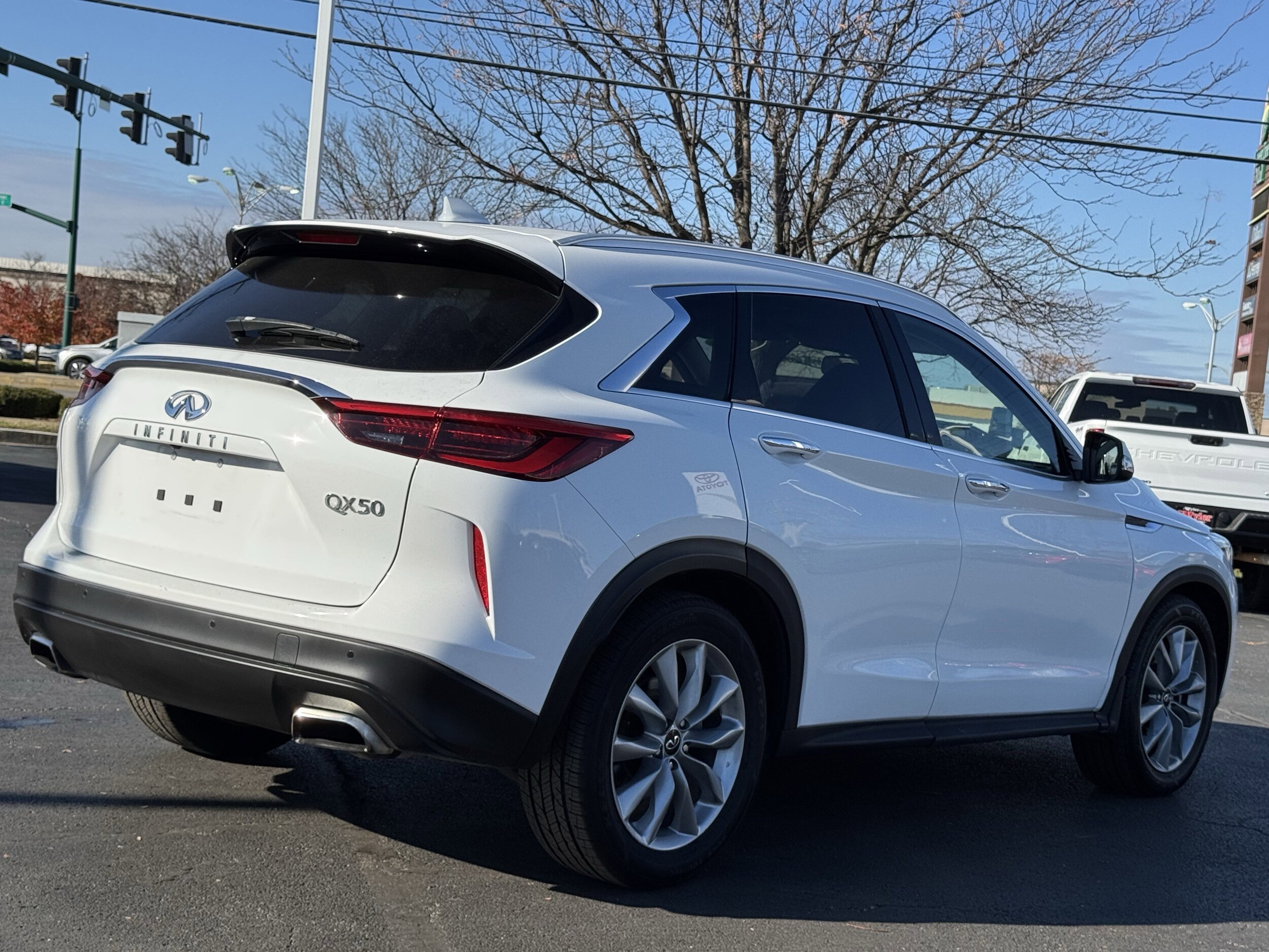 2021 Infiniti QX50 Luxe photo 2