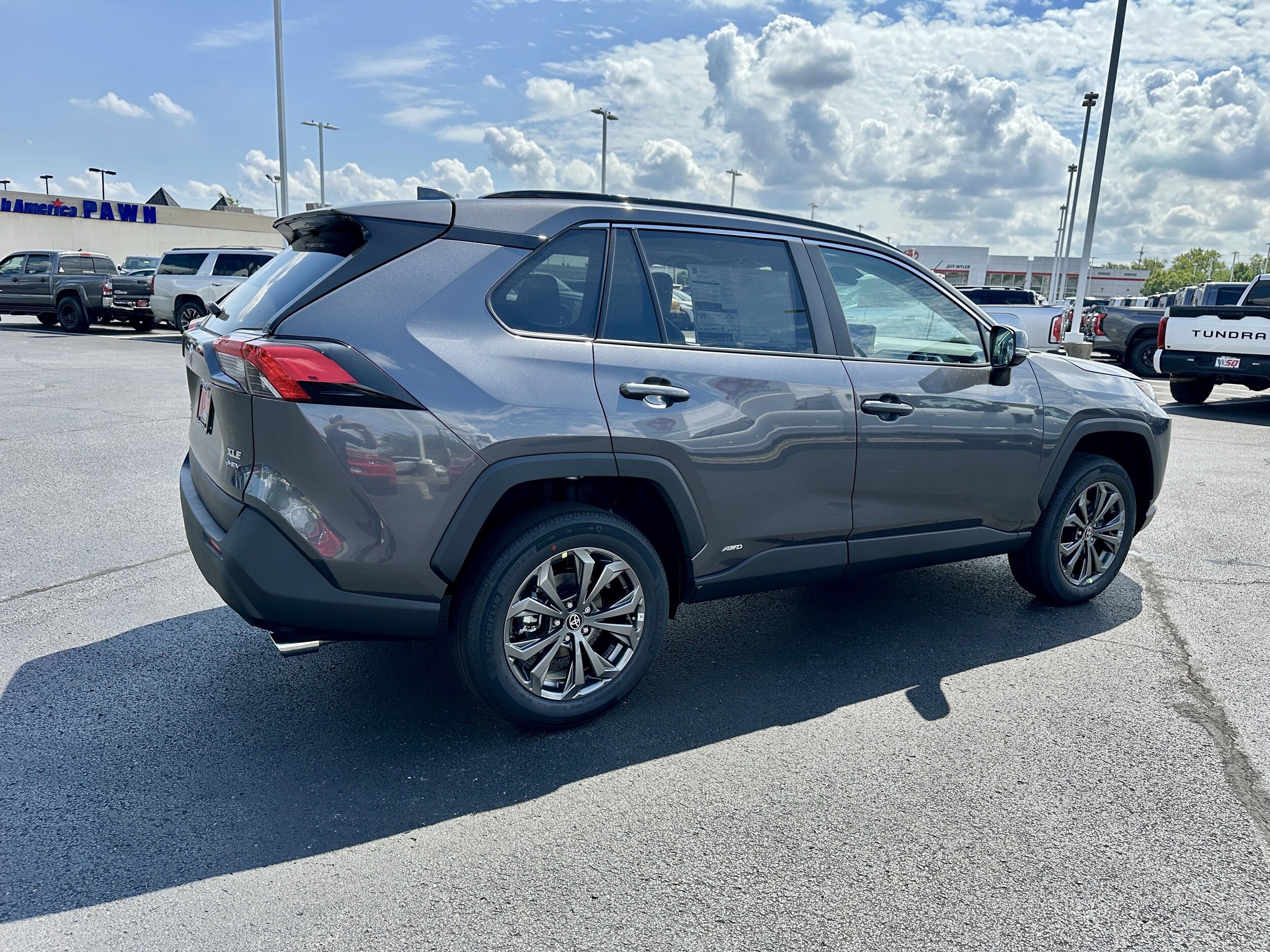 2025 Toyota RAV4 Hybrid XLE Premium photo 3