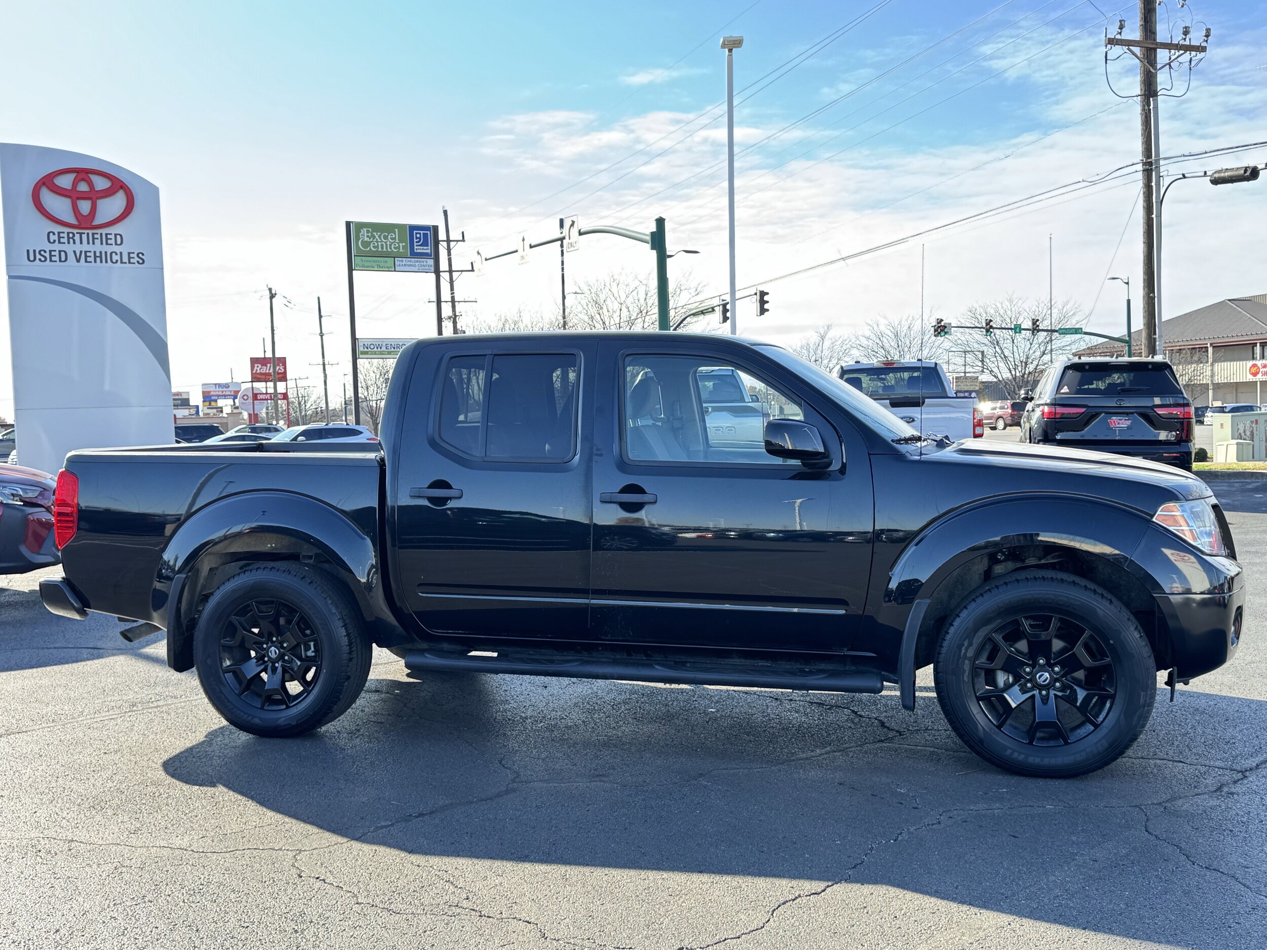 2021 Nissan Frontier SV photo 2