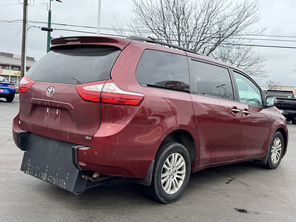 Used 2017 Toyota Sienna XLE 8 Passenger Van Passenger Van