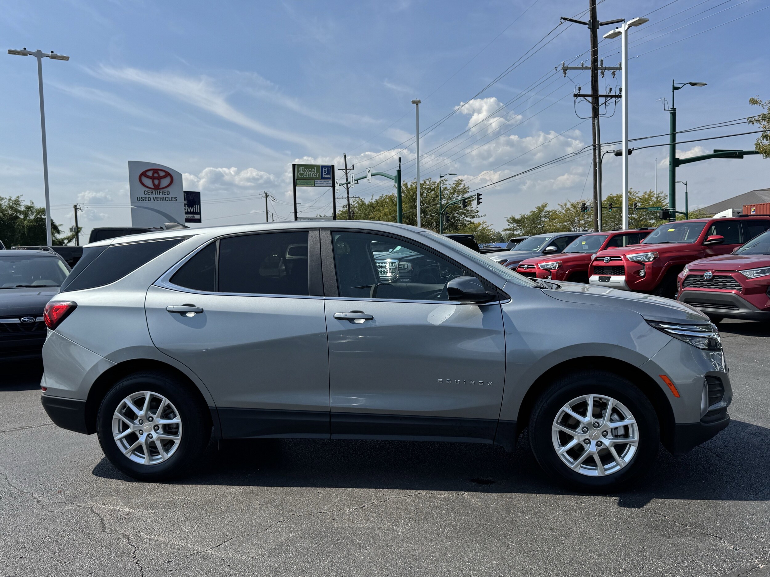 2024 Chevrolet Equinox photo 2