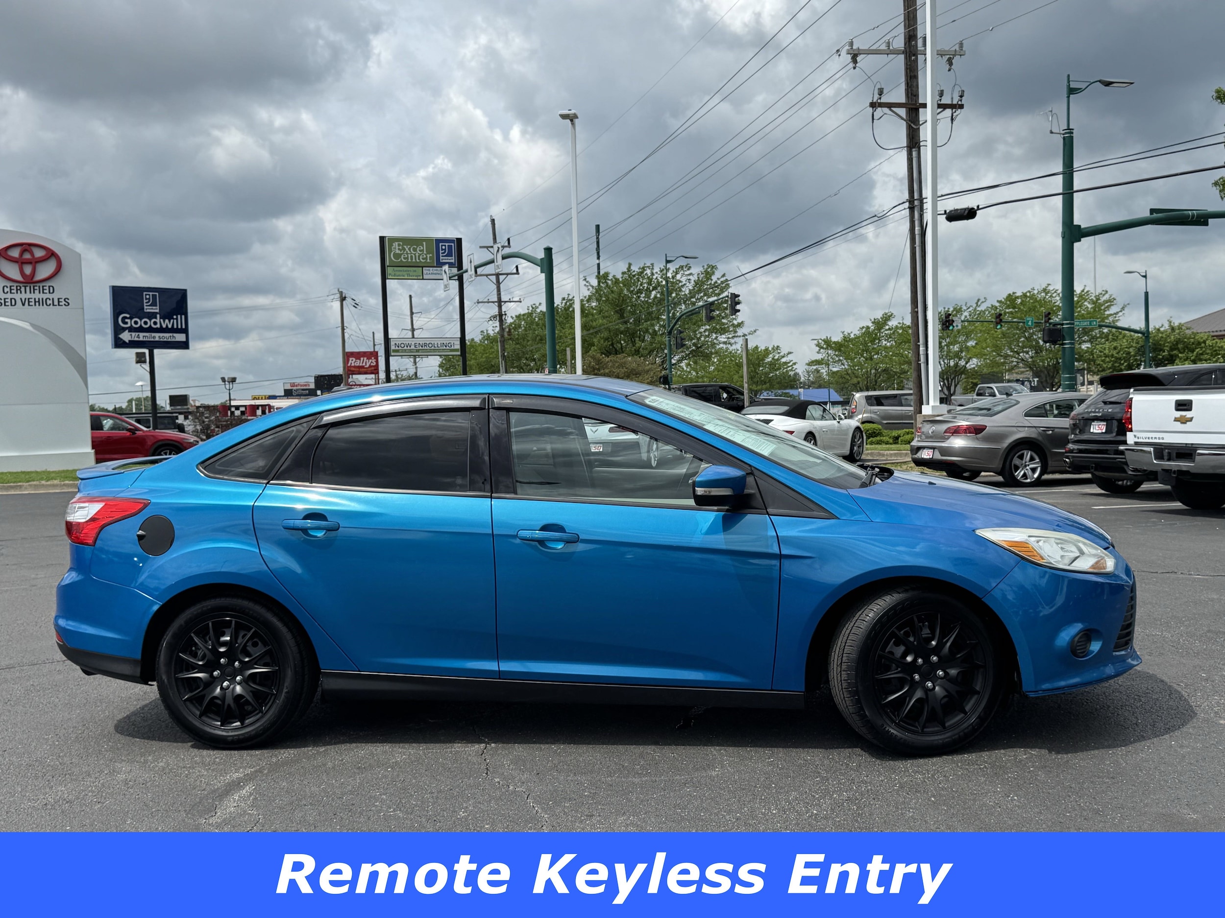 Used 2013 Ford Focus SE with VIN 1FADP3F25DL188161 for sale in Clarksville, IN