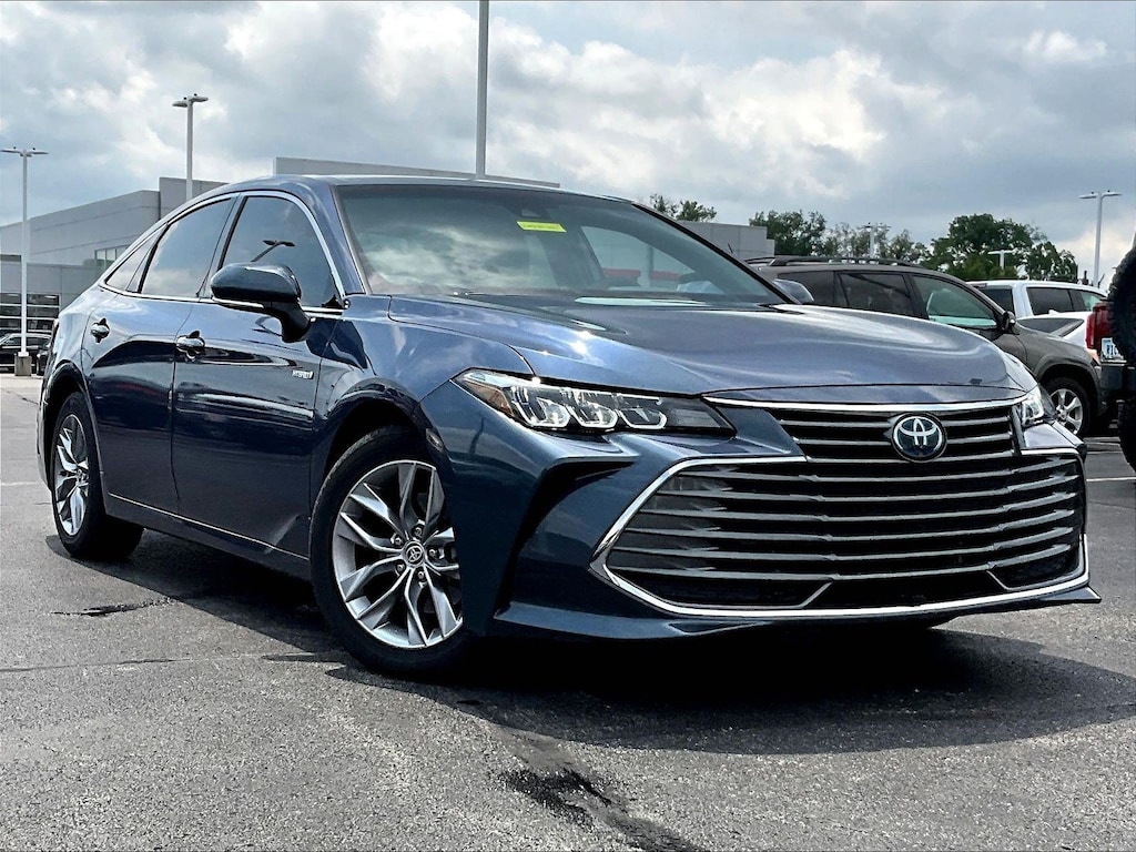Used 2021 Toyota Avalon Hybrid XLE Sedan