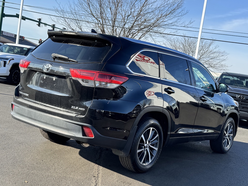 Used 2019 Toyota Highlander XLE V6 SUV