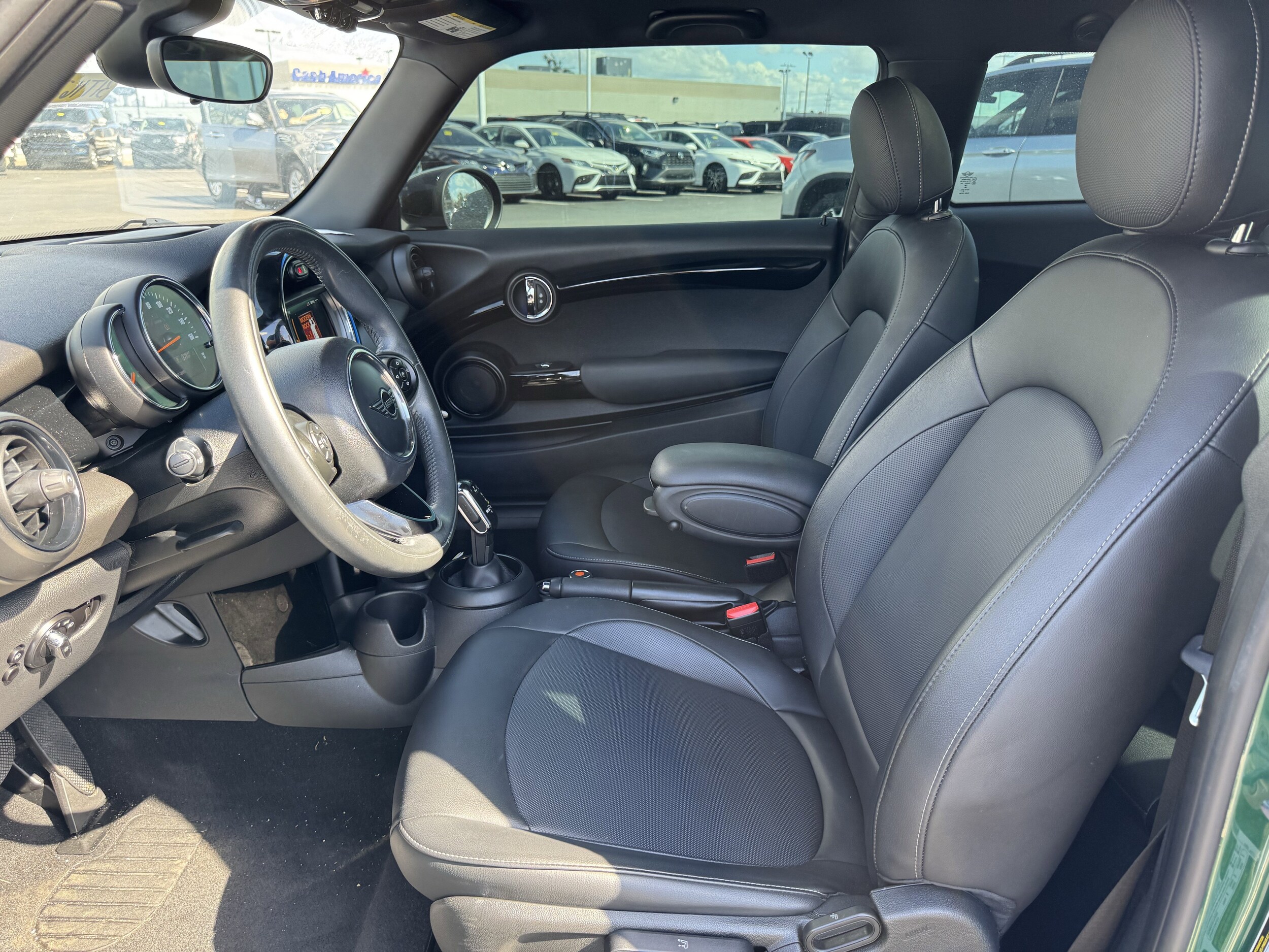 2020 Mini Cooper 2 Door Hardtop Signature photo 3