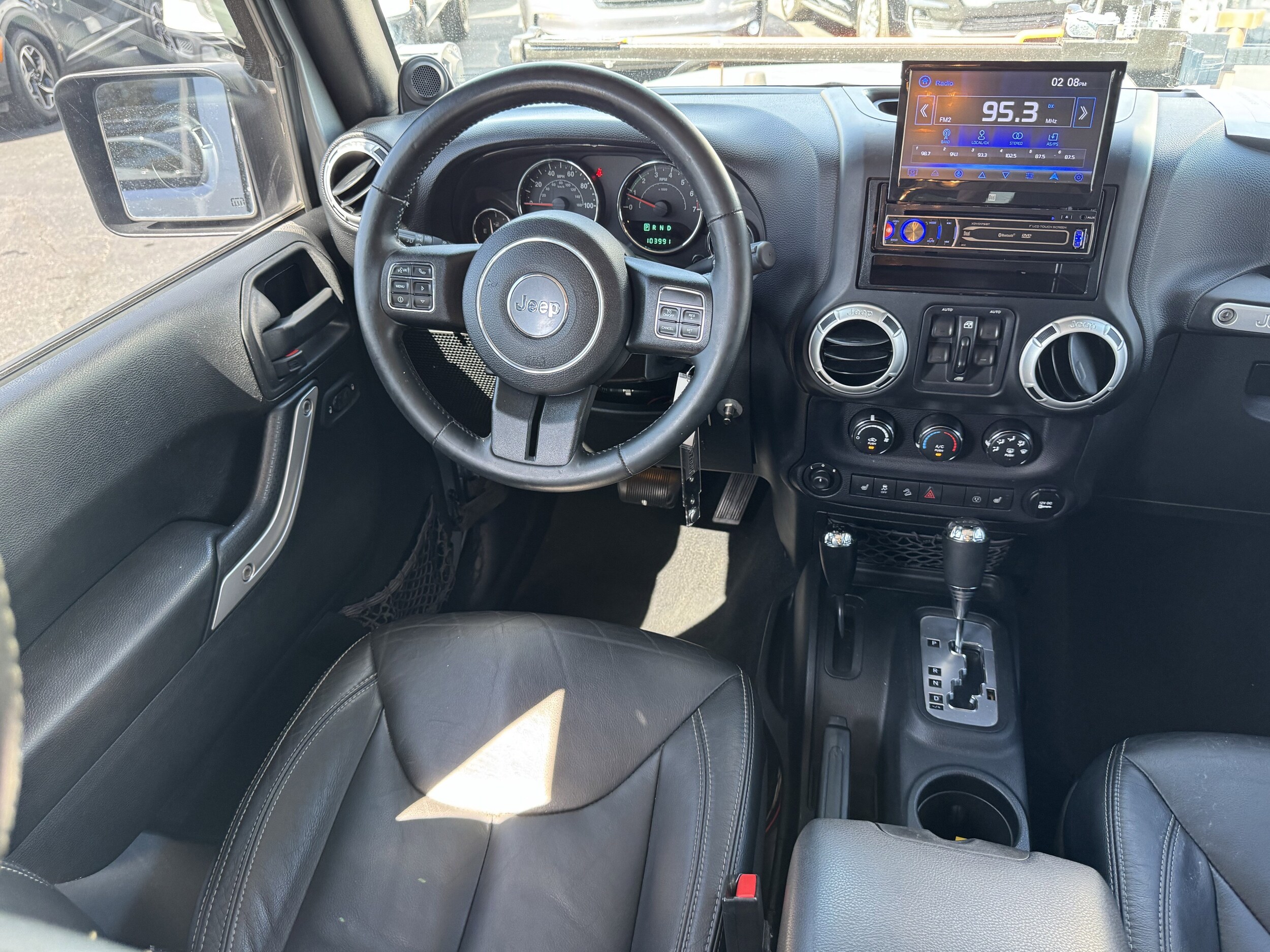 2014 Jeep Wrangler Unlimited Sahara photo 4