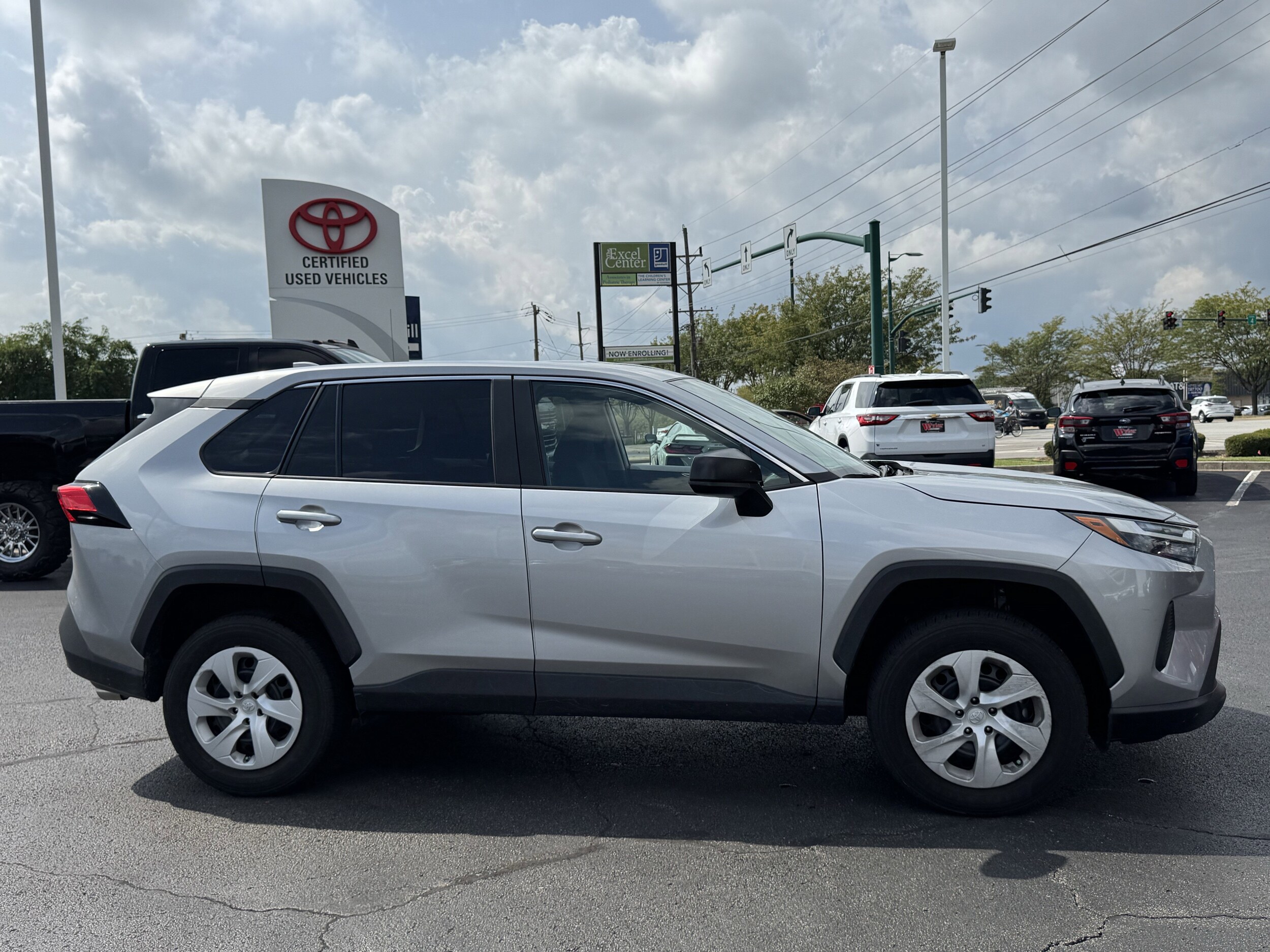 2024 Toyota RAV4 LE photo 2