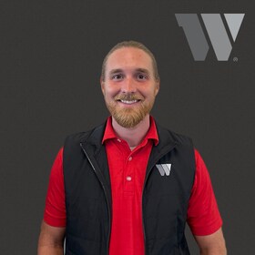 Staff member David Lee from ID_343f083812c8