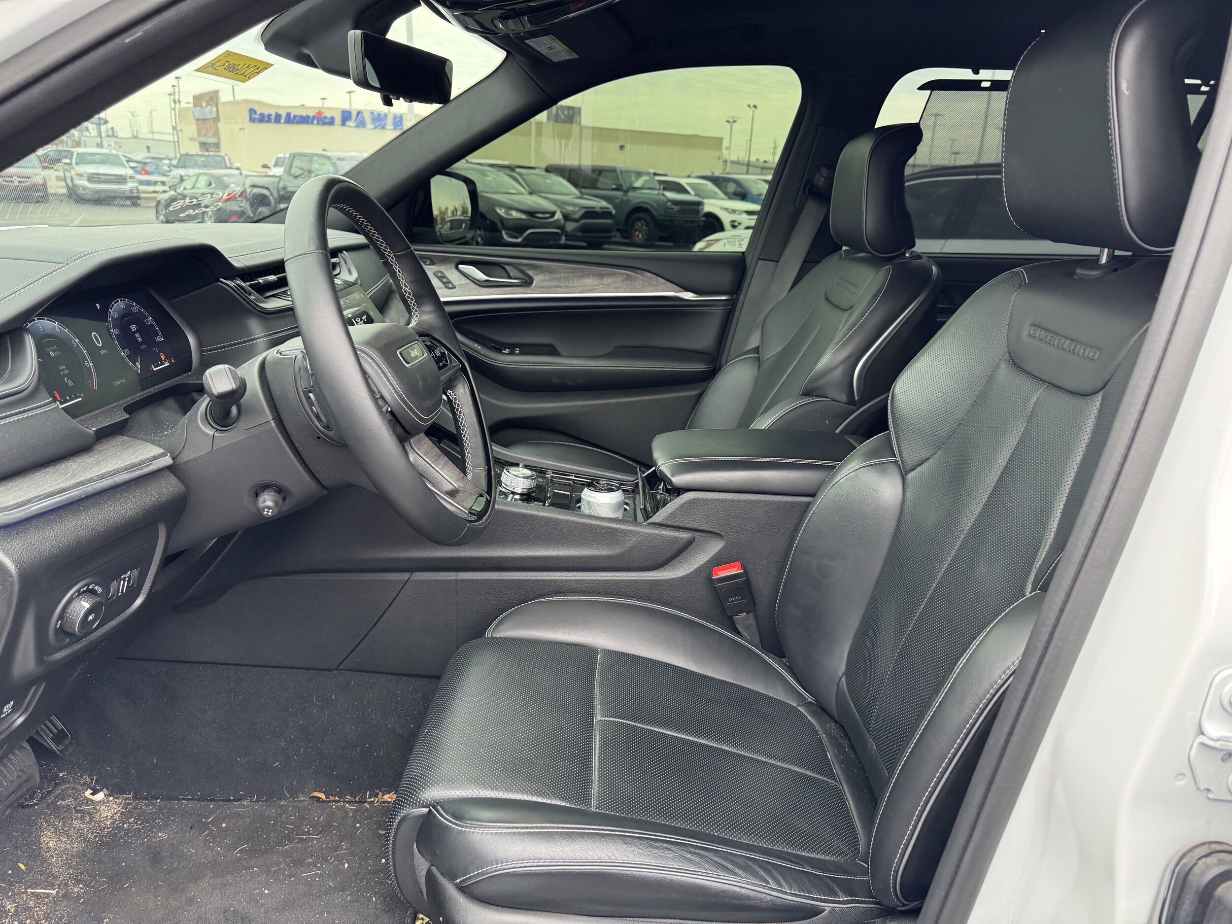 2024 Jeep Grand Cherokee Overland photo 4