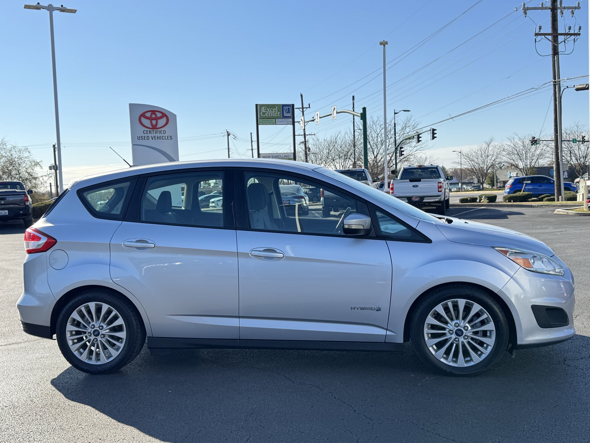 2017 Ford C-Max Hybrid SE photo 2