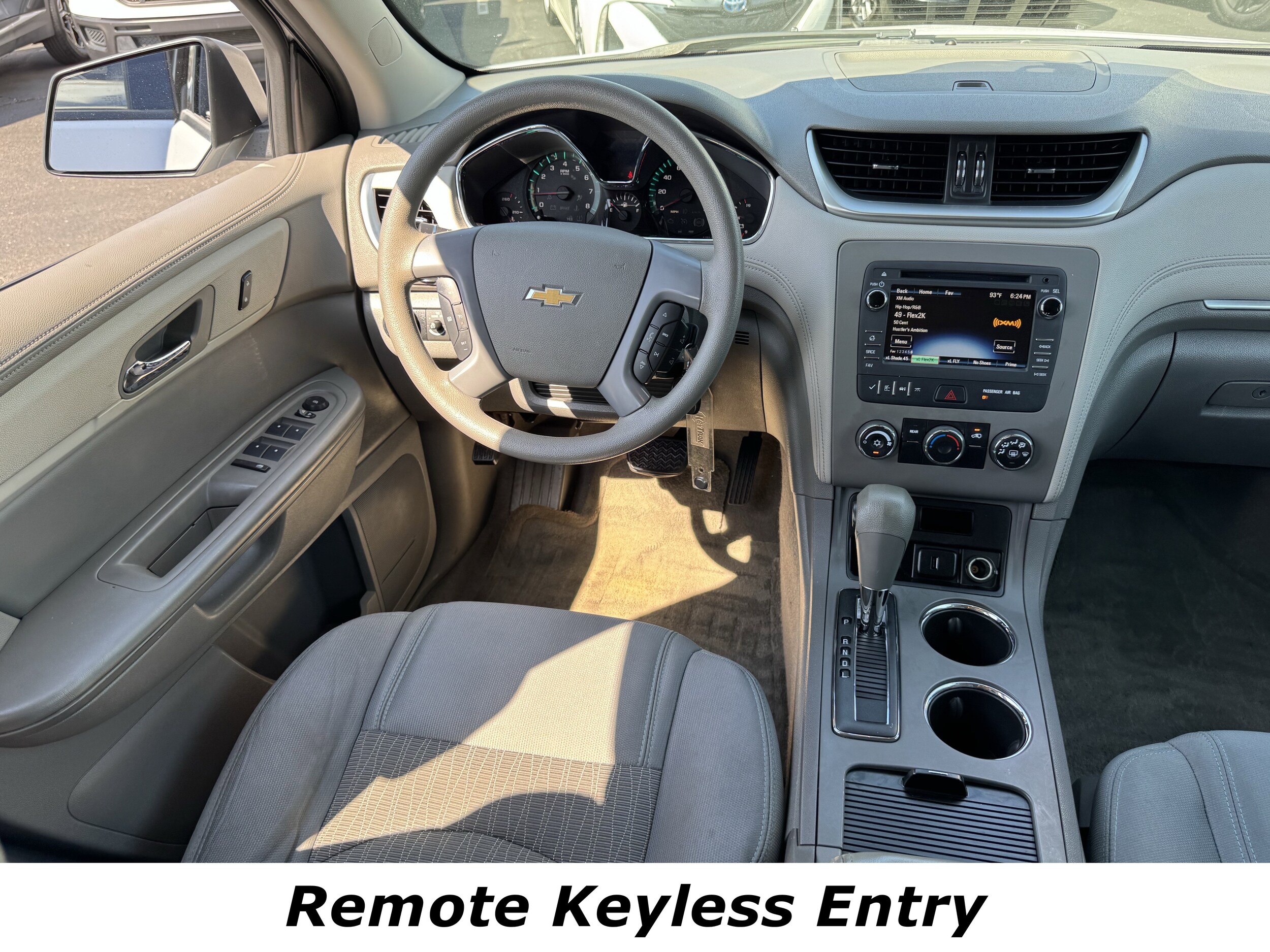 2017 Chevrolet Traverse LS photo 3