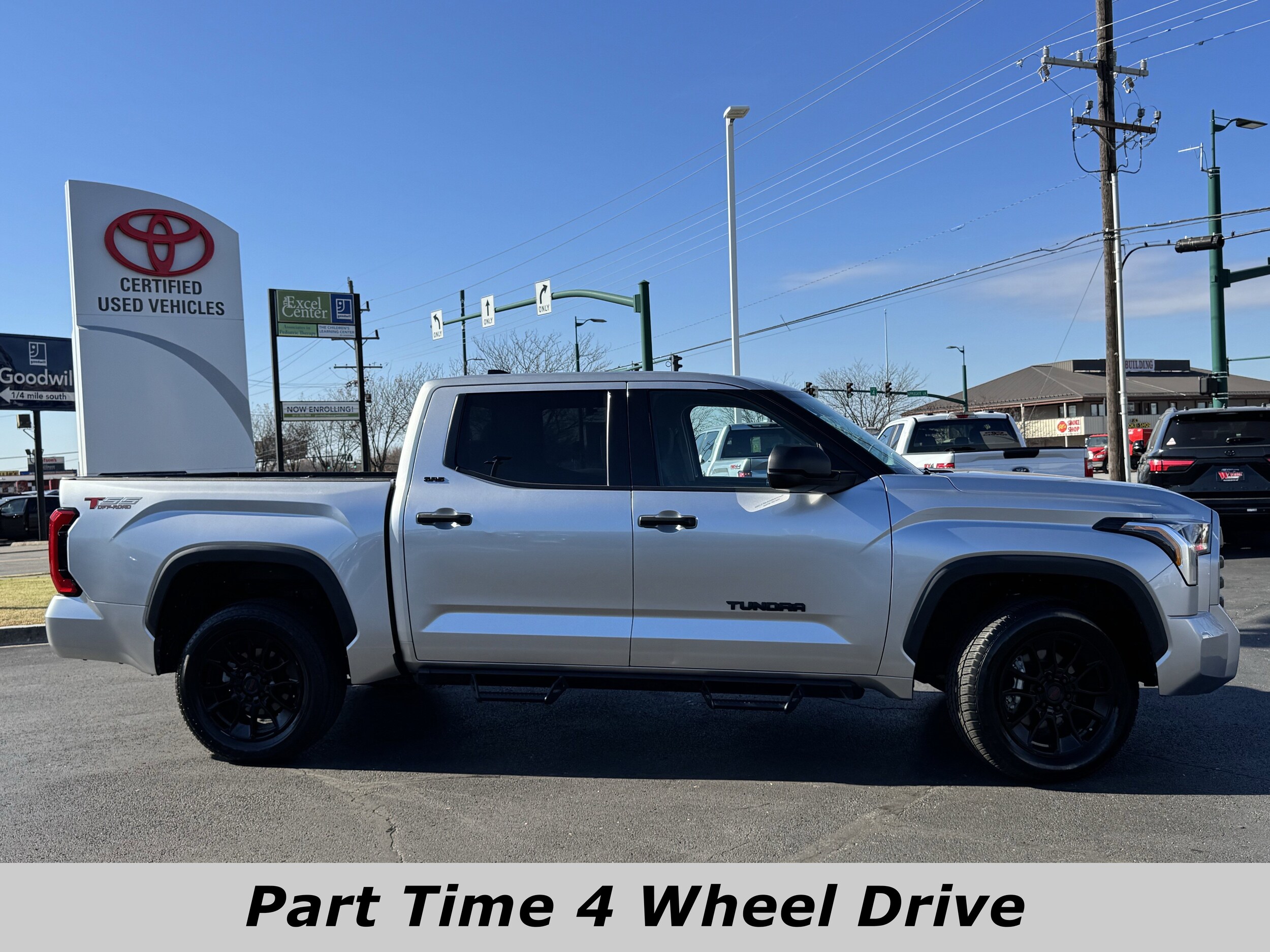 2023 Toyota Tundra SR5 CrewMax photo 2