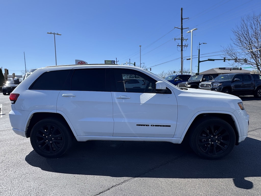 Used 2017 Jeep Grand Cherokee Laredo RWD SUV