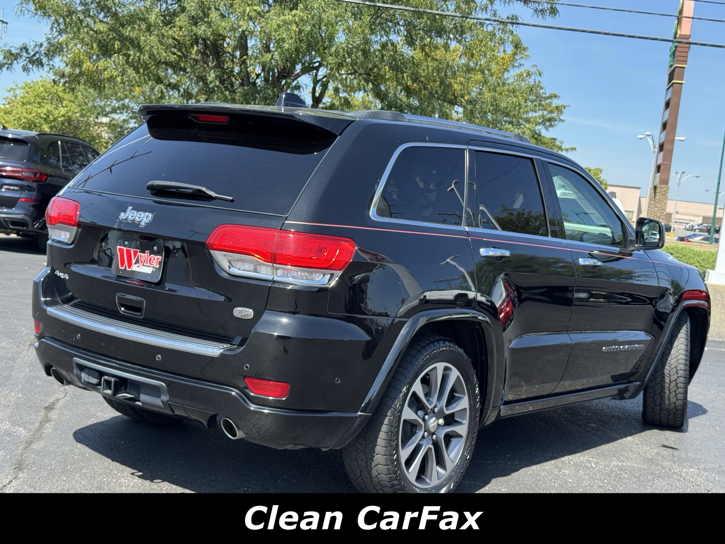 2018 Jeep Grand Cherokee Overland photo 2