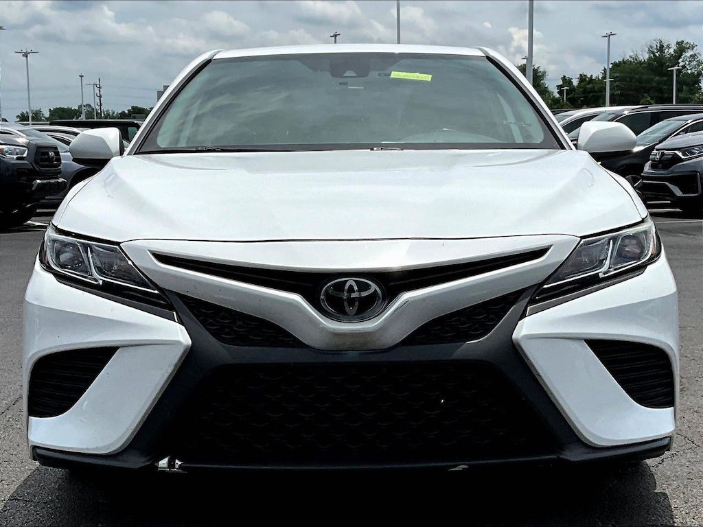 Used 2020 Toyota Camry SE Sedan