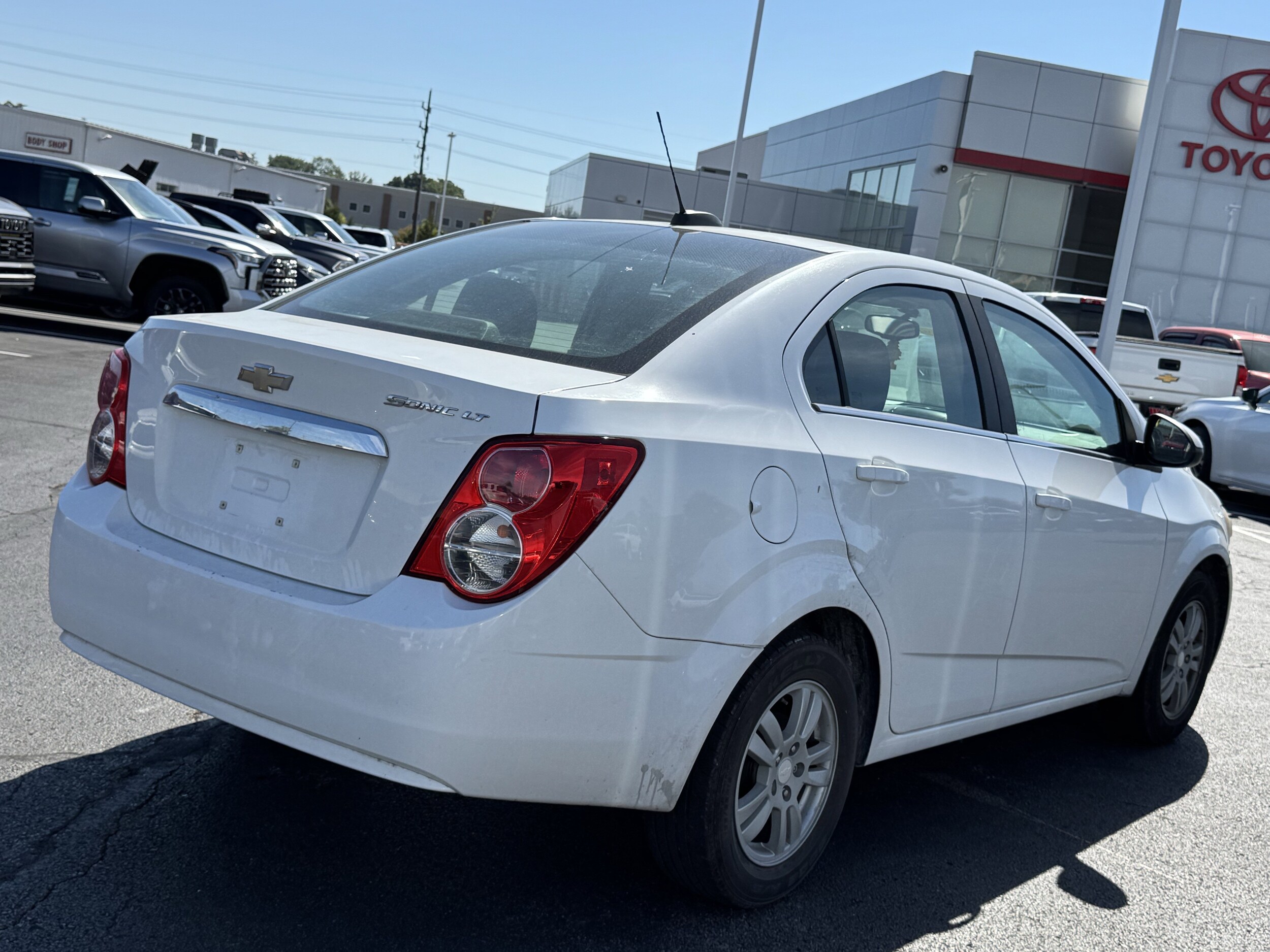 2016 Chevrolet Sonic LT photo 2