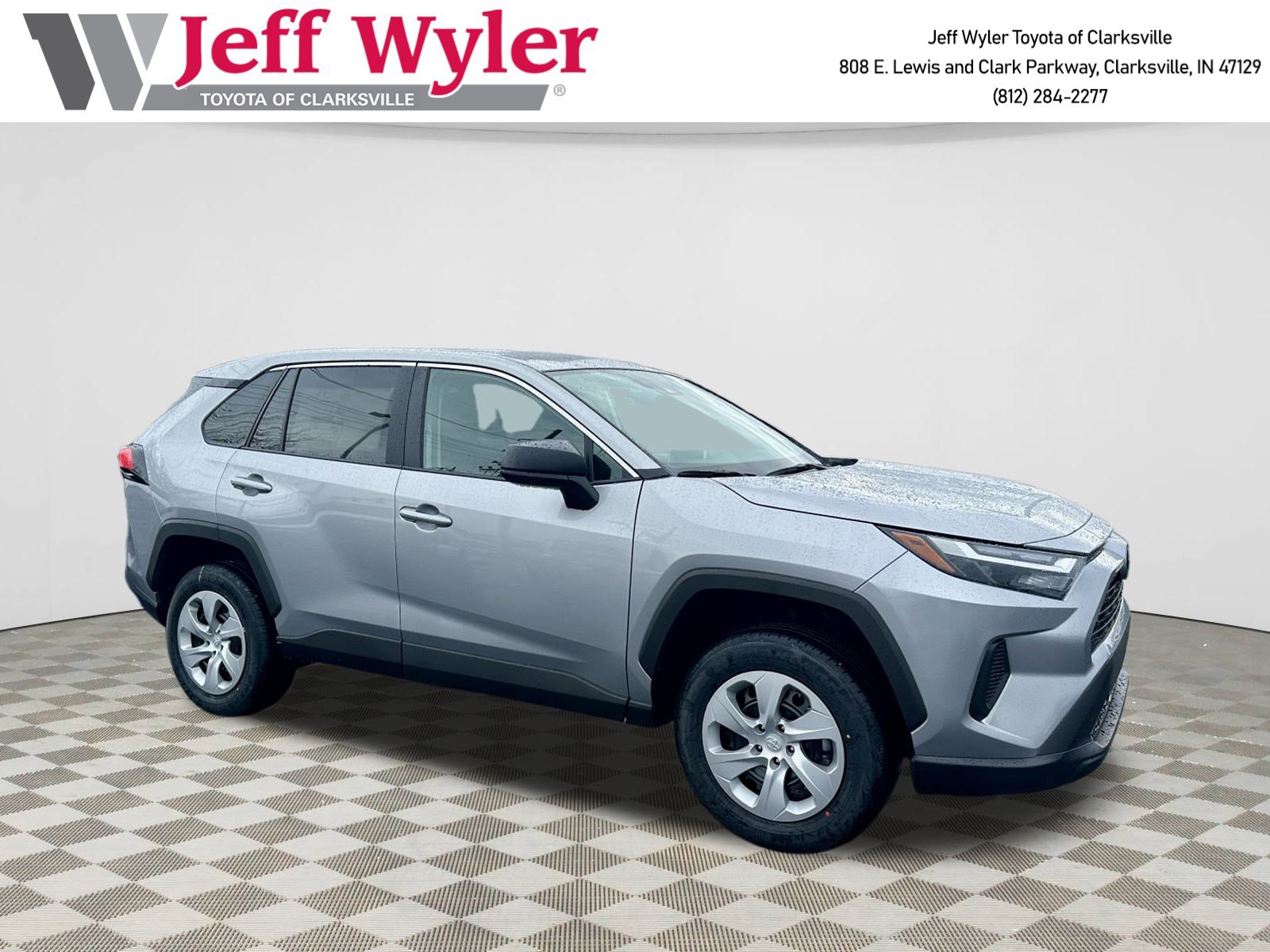 2025 Toyota RAV4 LE's photo