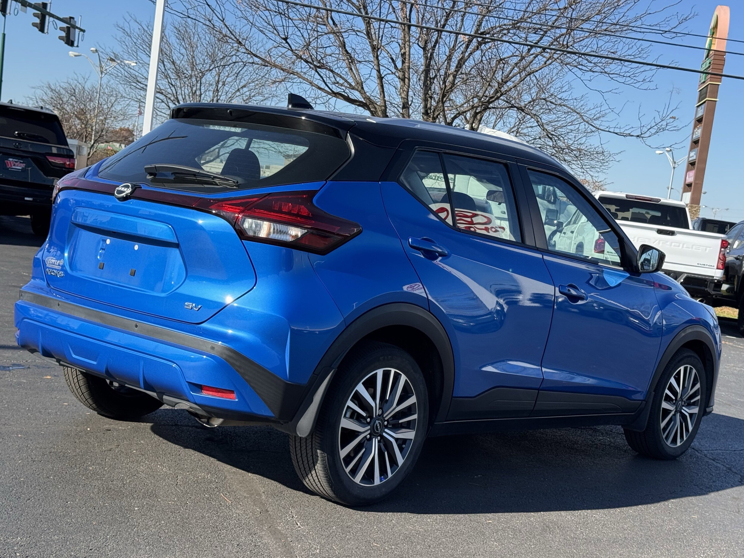2023 Nissan Kicks SV photo 3
