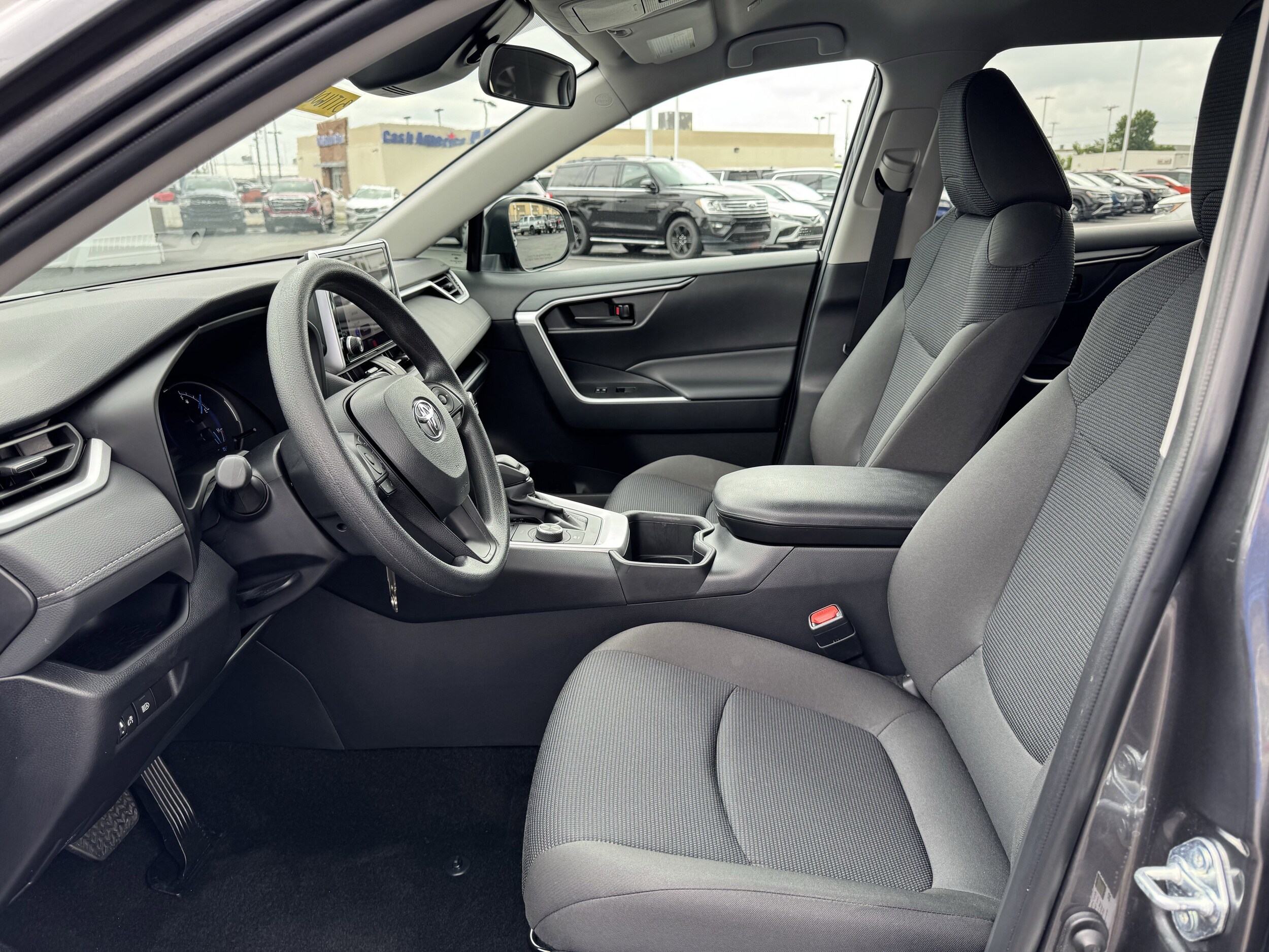 2024 Toyota RAV4 Hybrid LE photo 4