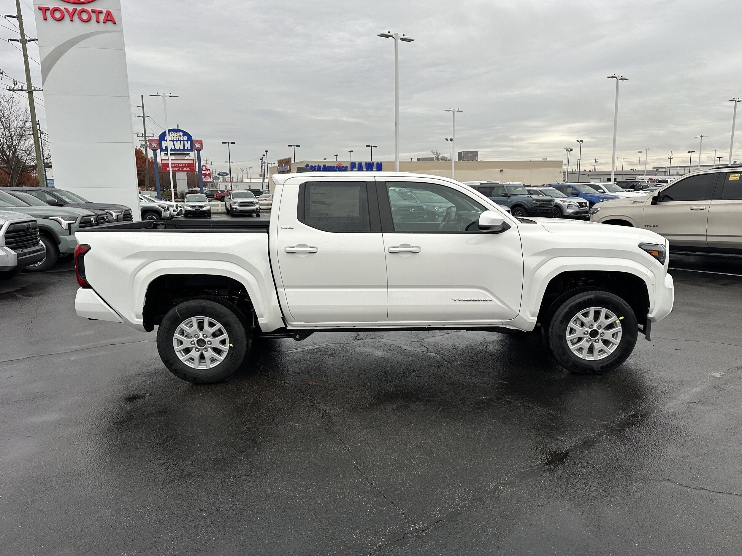 2025 Toyota Tacoma SR5 photo 3