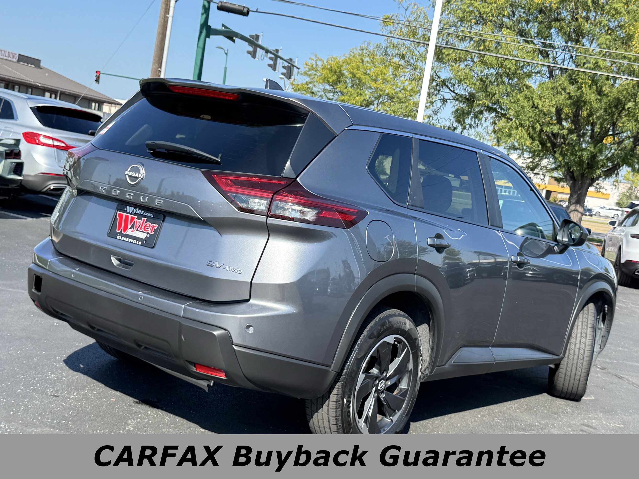 2024 Nissan Rogue SV photo 3