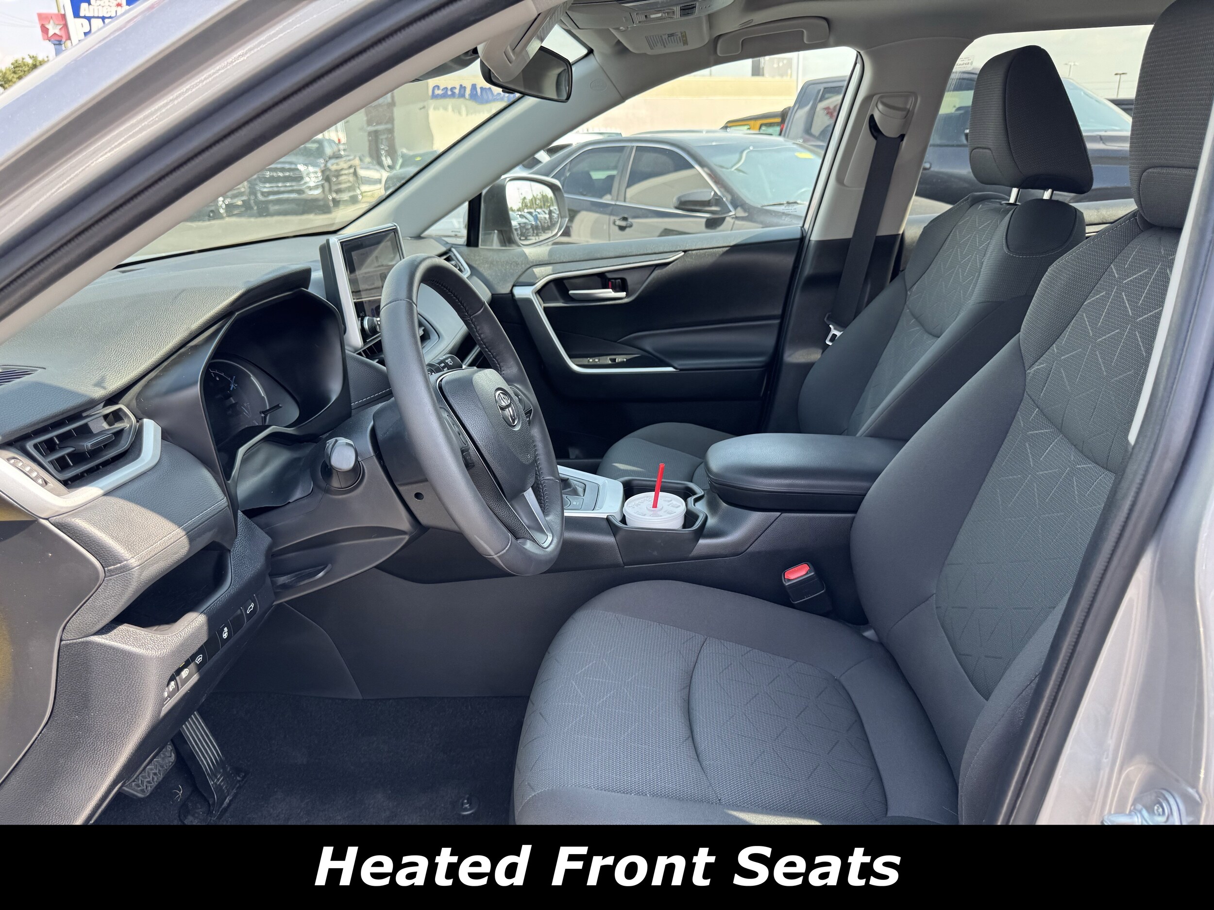 2024 Toyota RAV4 Hybrid XLE photo 3
