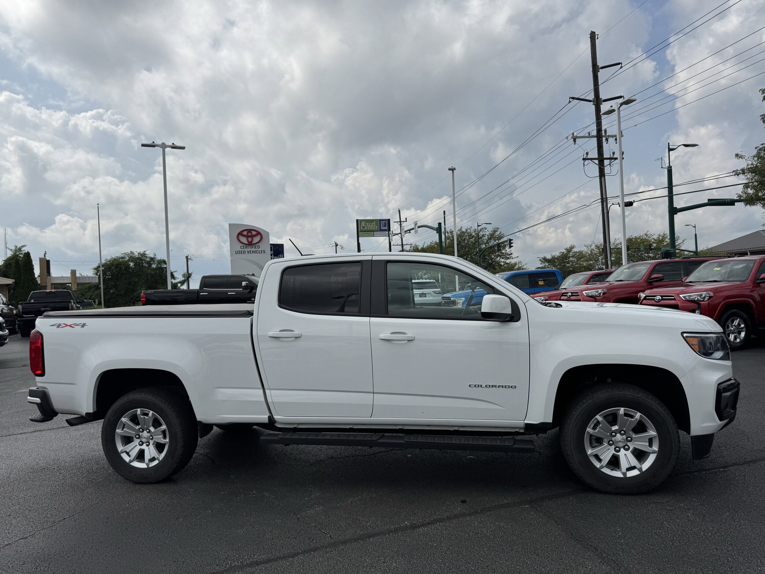 2022 Chevrolet Colorado LT photo 2