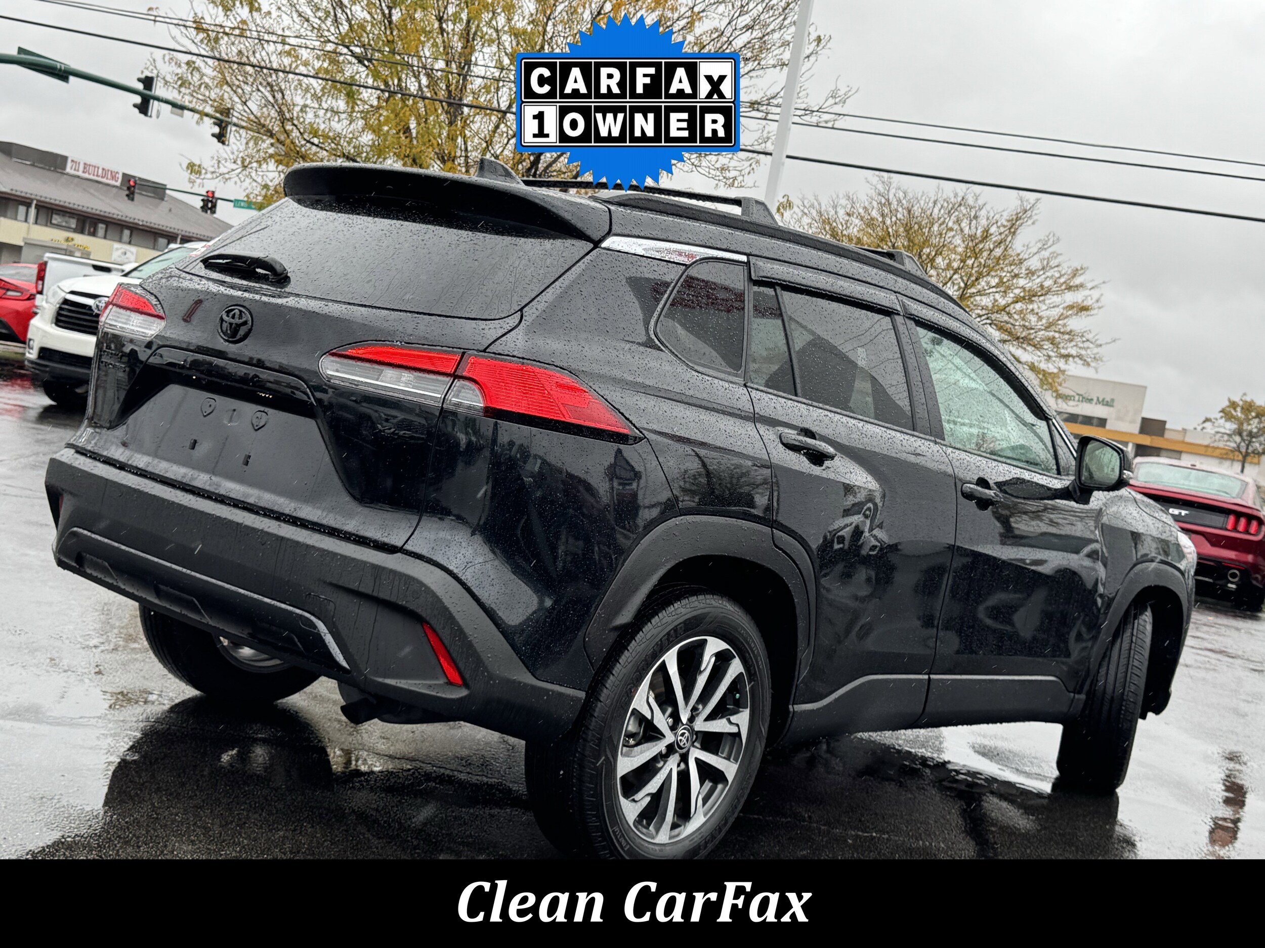 2025 Toyota Corolla Cross XLE photo 3